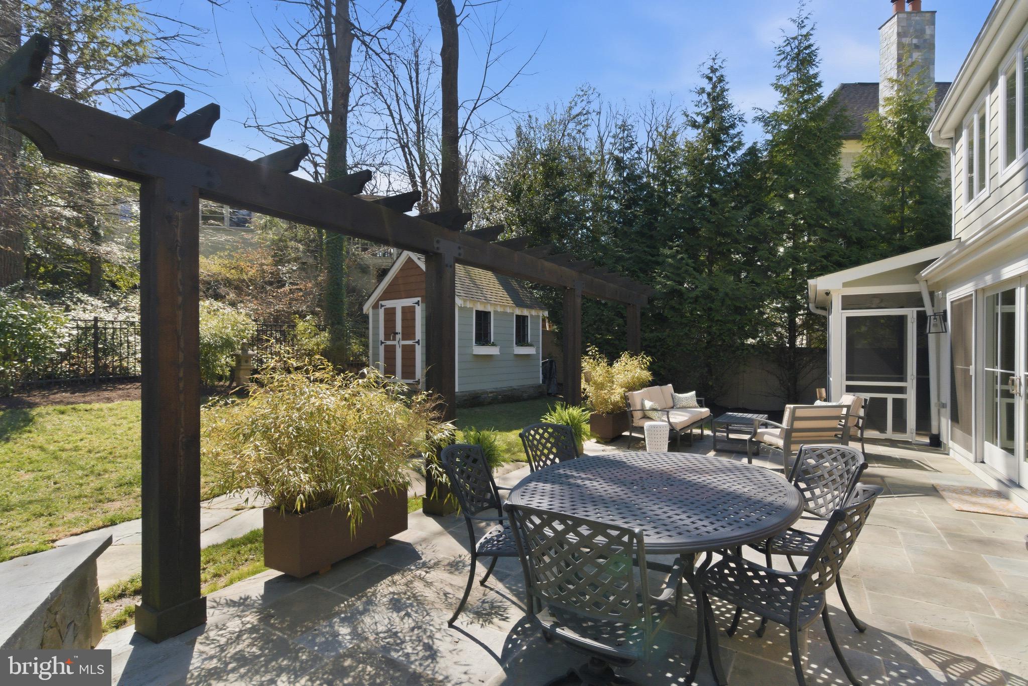 WILLIAMSBURG VILLAGE - Residential