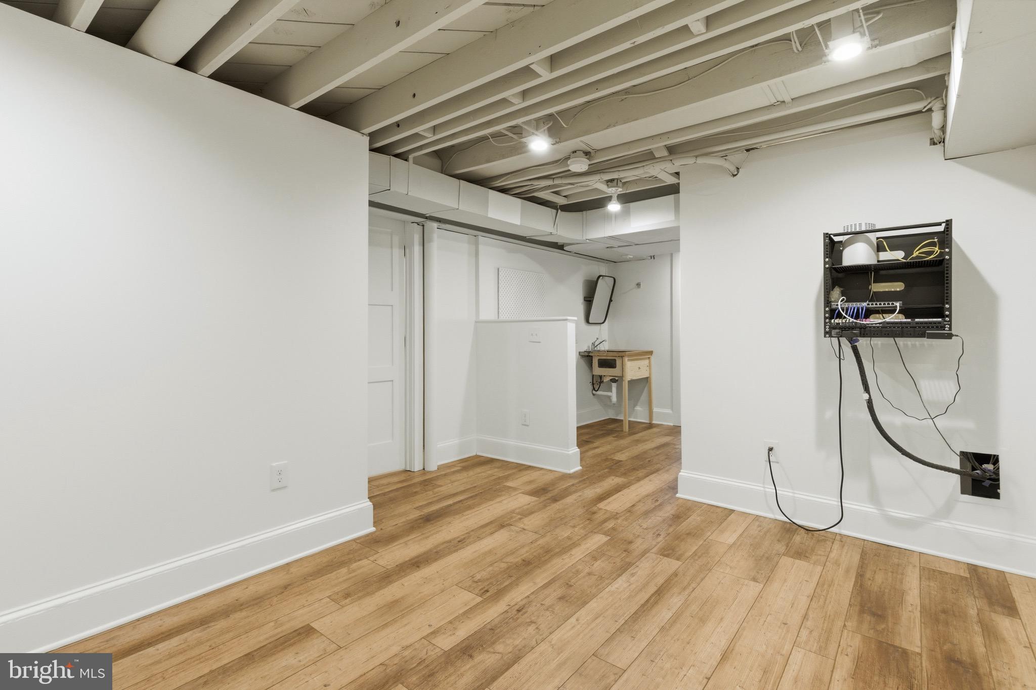 WILLIAMSBURG VILLAGE - Residential