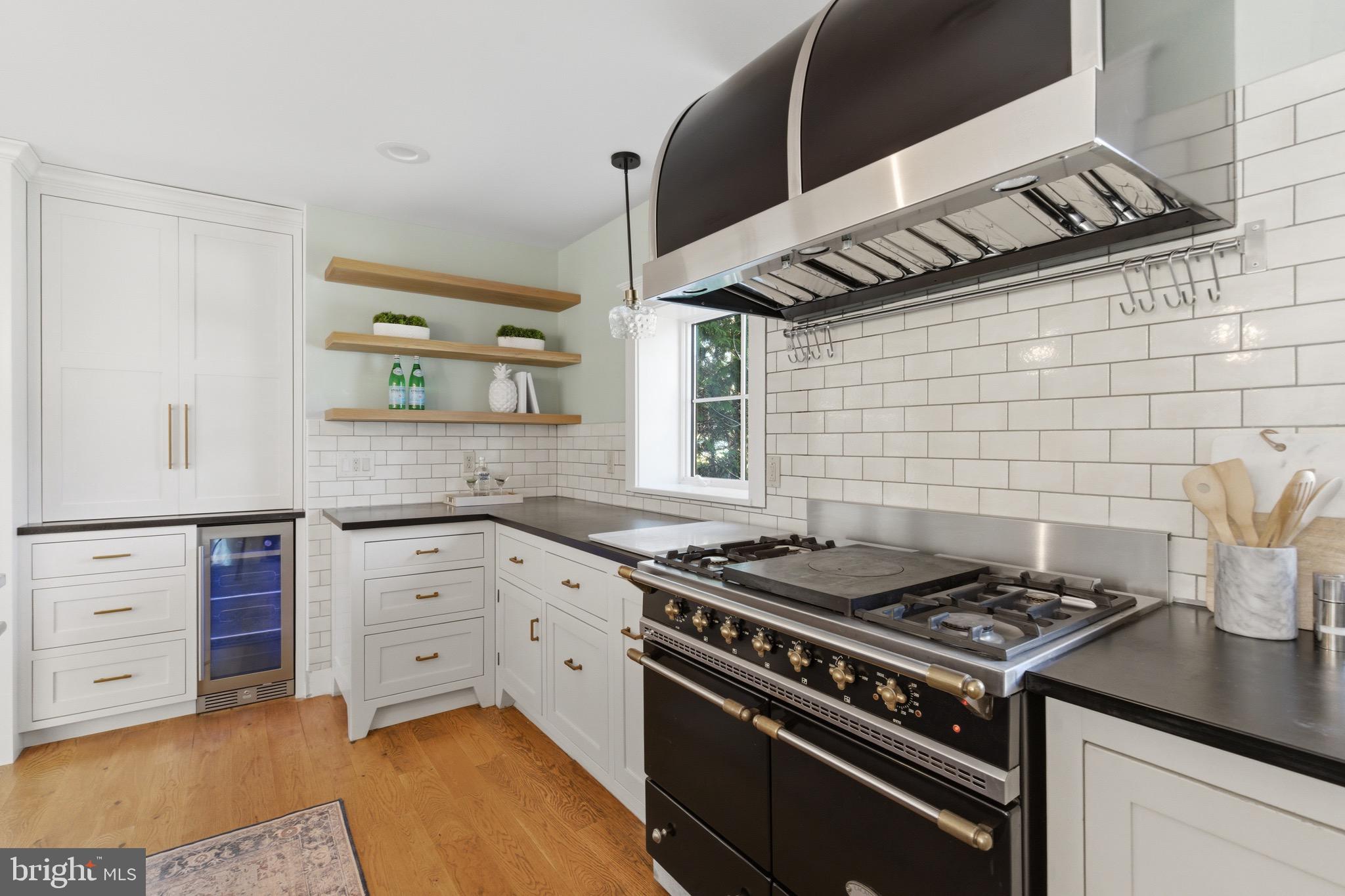 WILLIAMSBURG VILLAGE - Residential