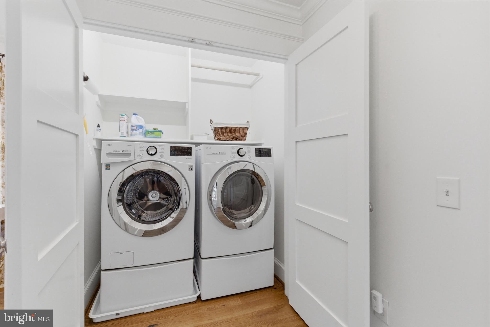 WILLIAMSBURG VILLAGE - Residential