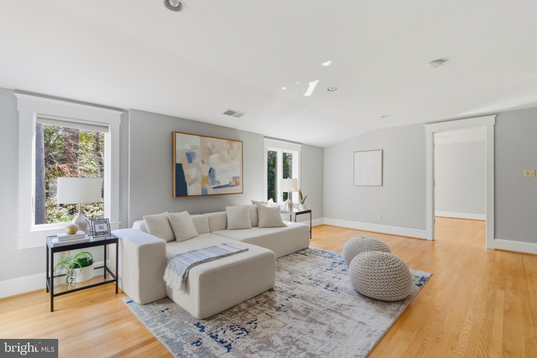 WILLIAMSBURG VILLAGE - Residential