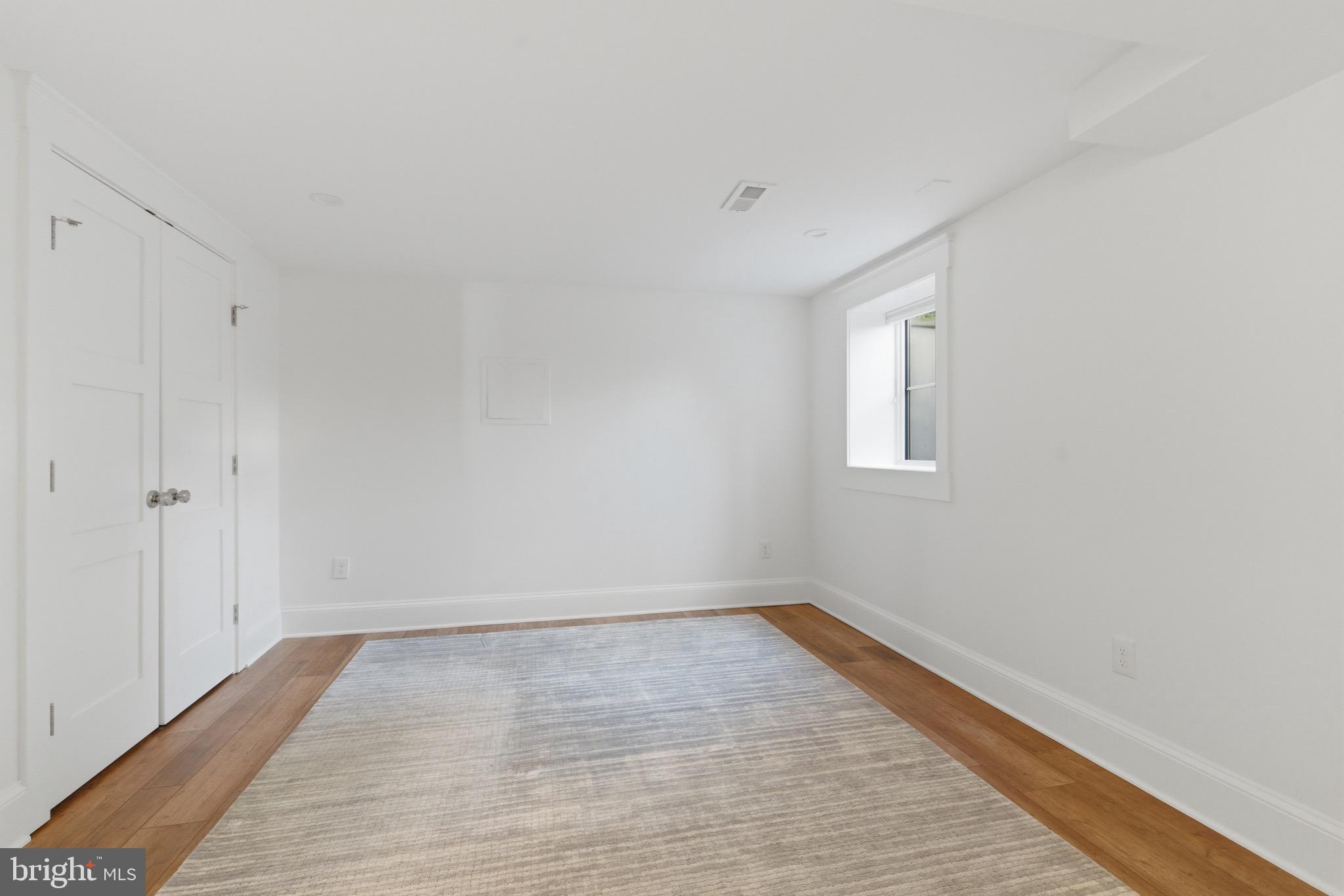 WILLIAMSBURG VILLAGE - Residential