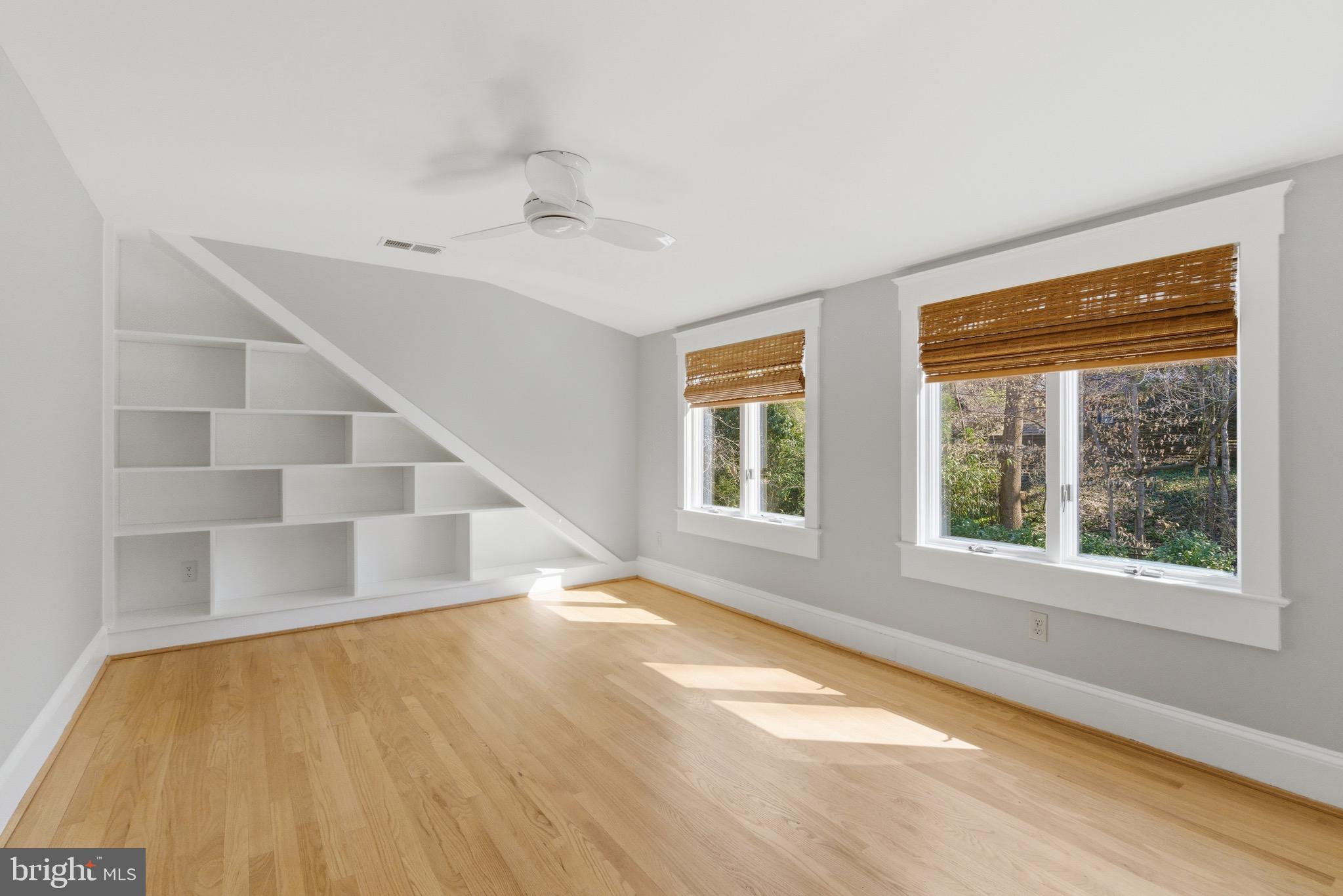 WILLIAMSBURG VILLAGE - Residential