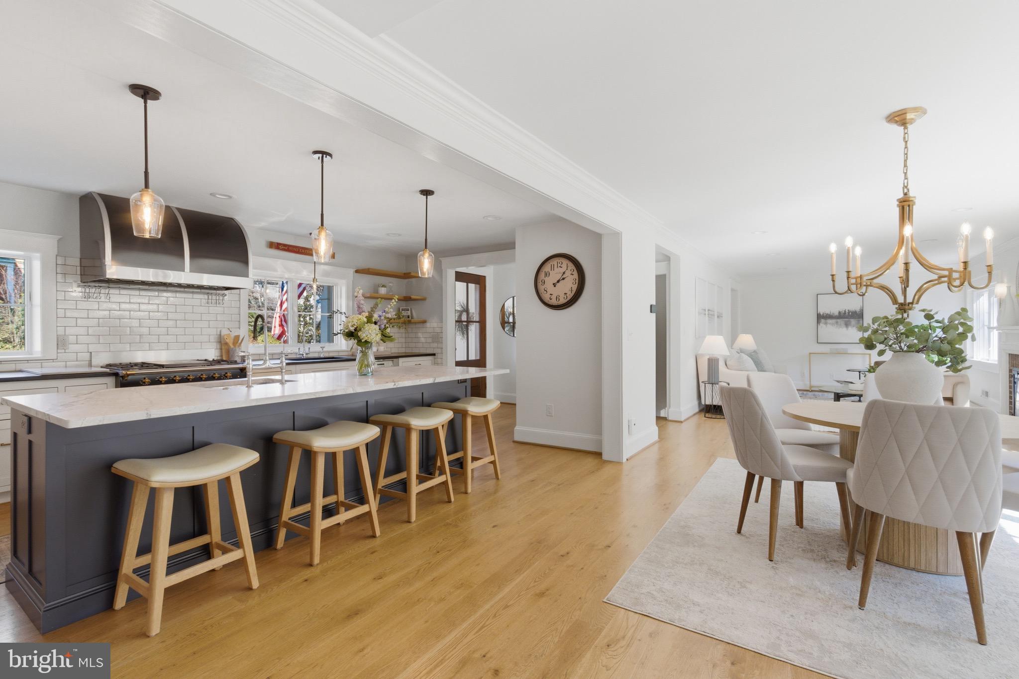 WILLIAMSBURG VILLAGE - Residential