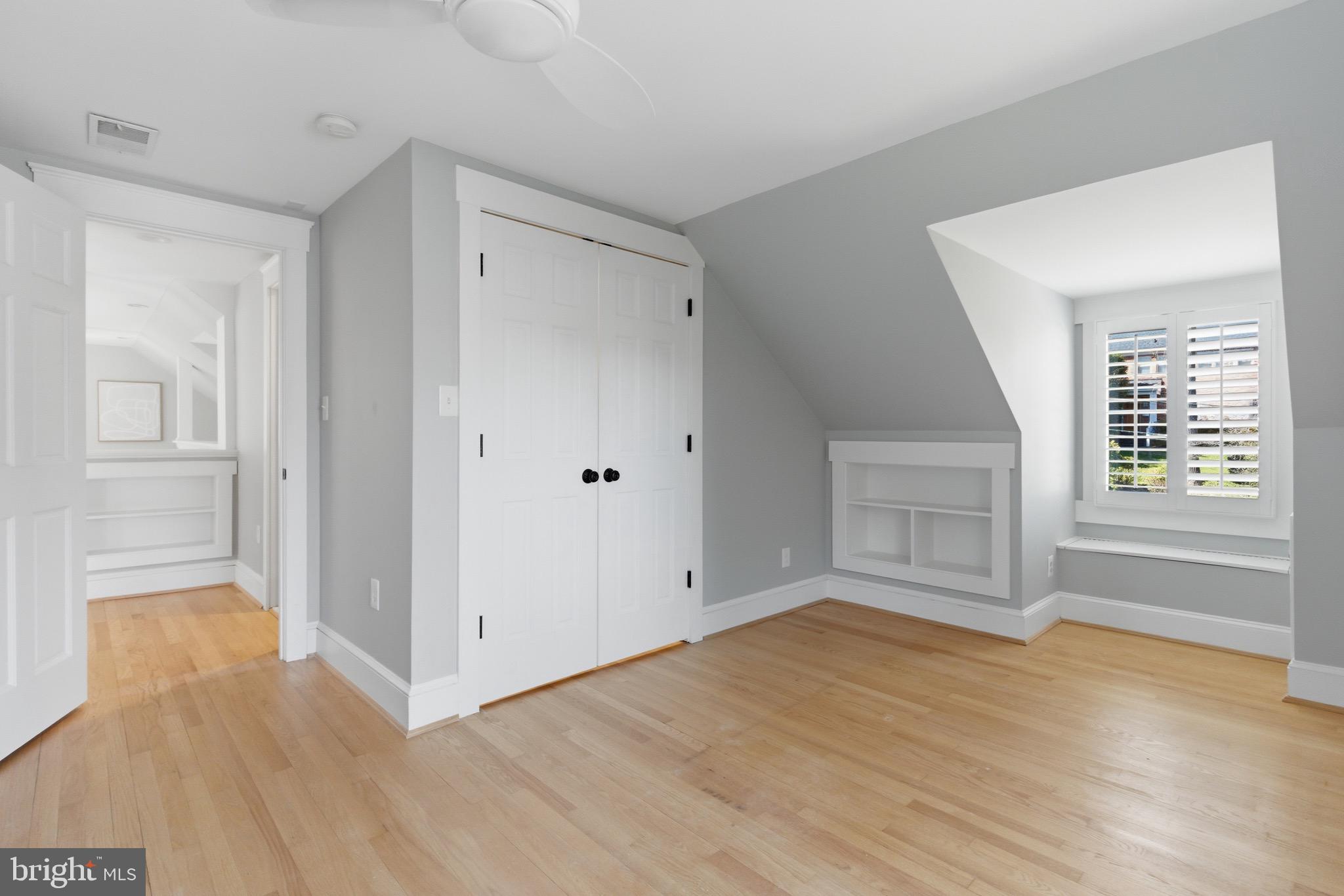 WILLIAMSBURG VILLAGE - Residential