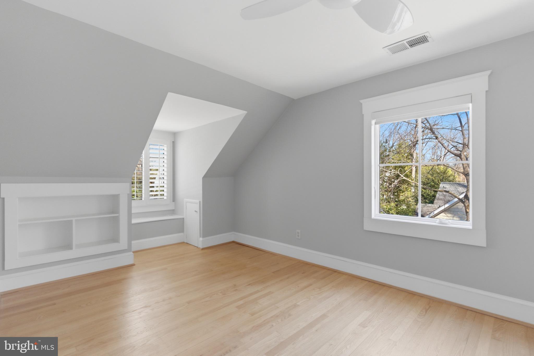 WILLIAMSBURG VILLAGE - Residential