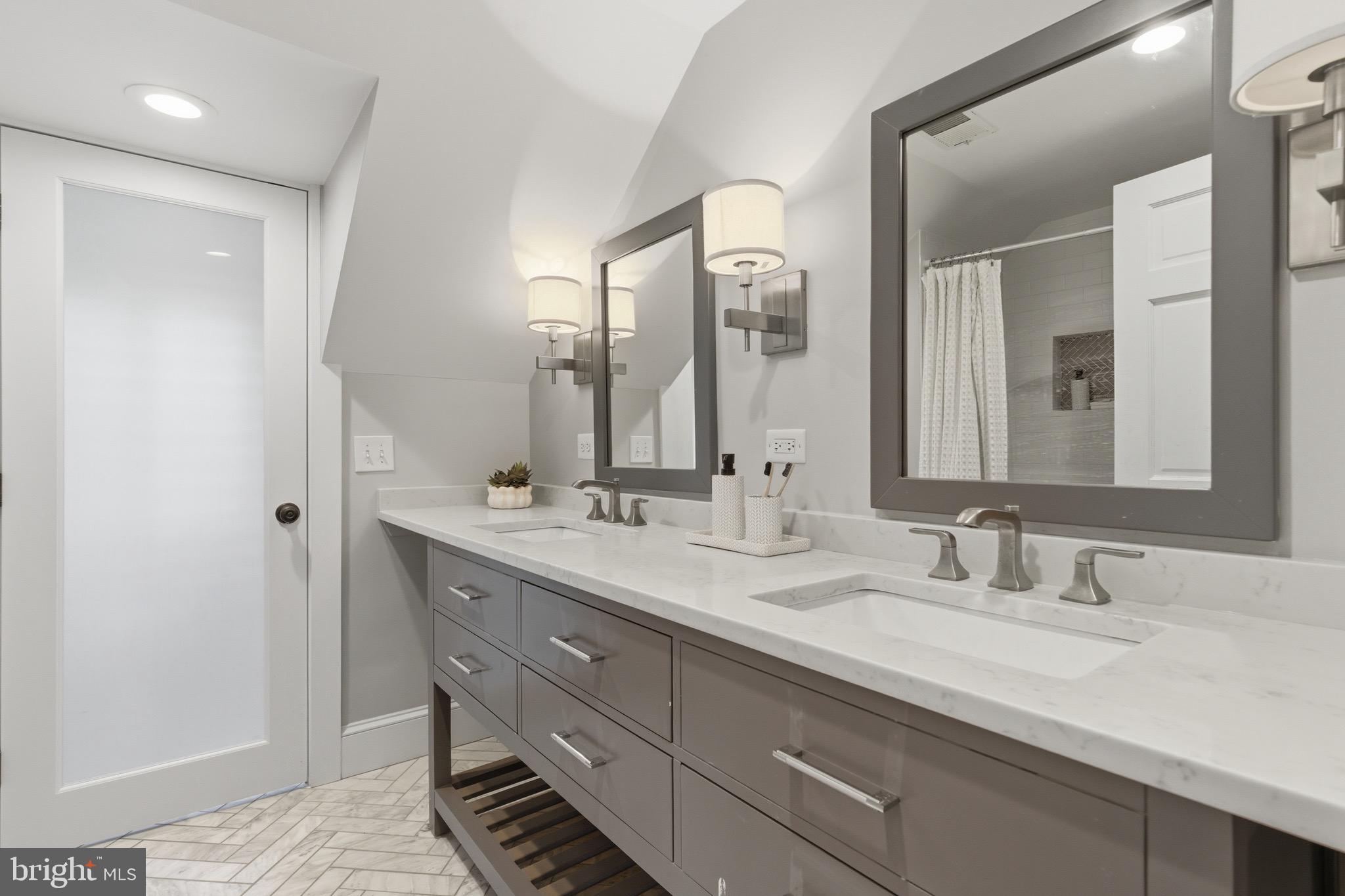 WILLIAMSBURG VILLAGE - Residential