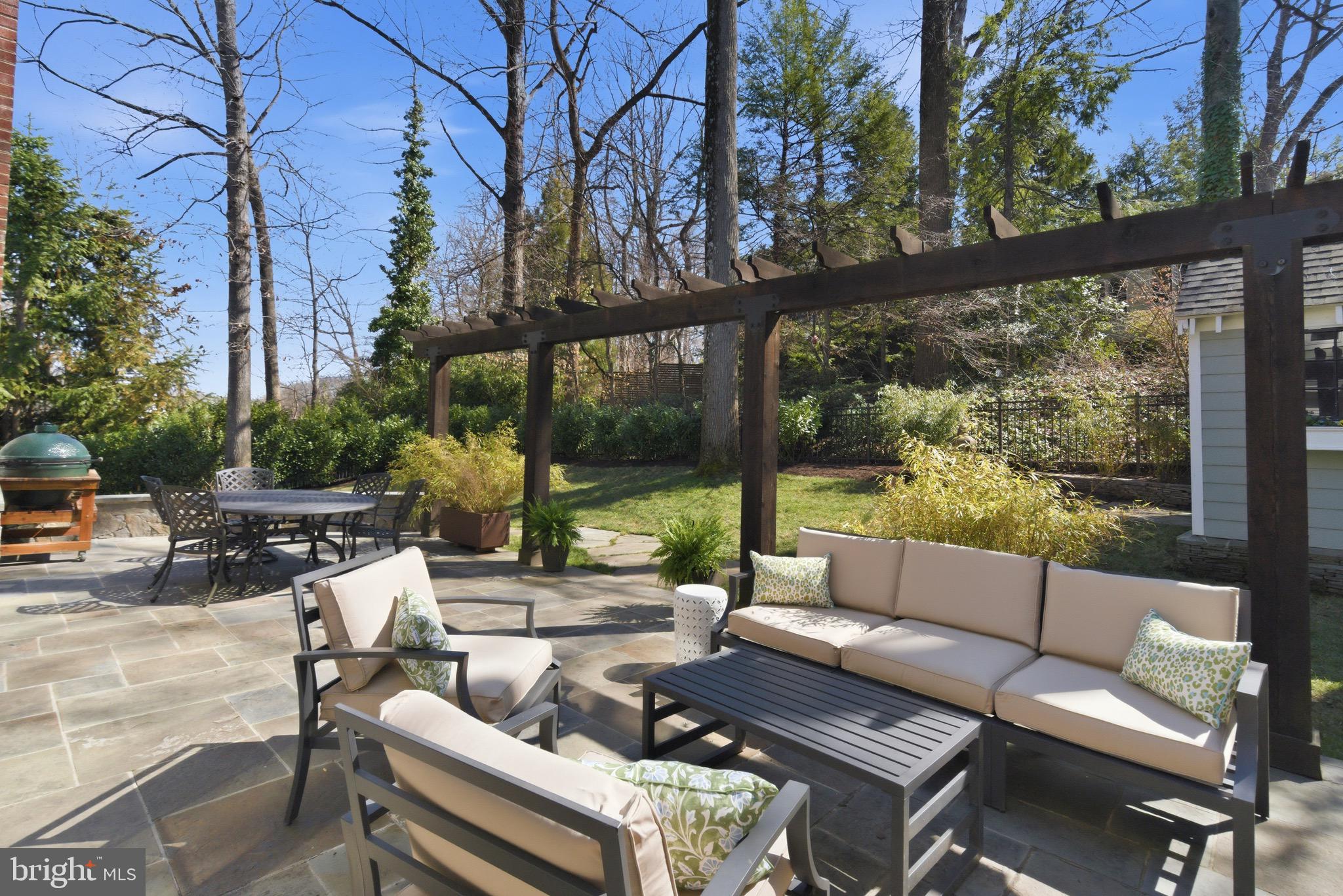 WILLIAMSBURG VILLAGE - Residential