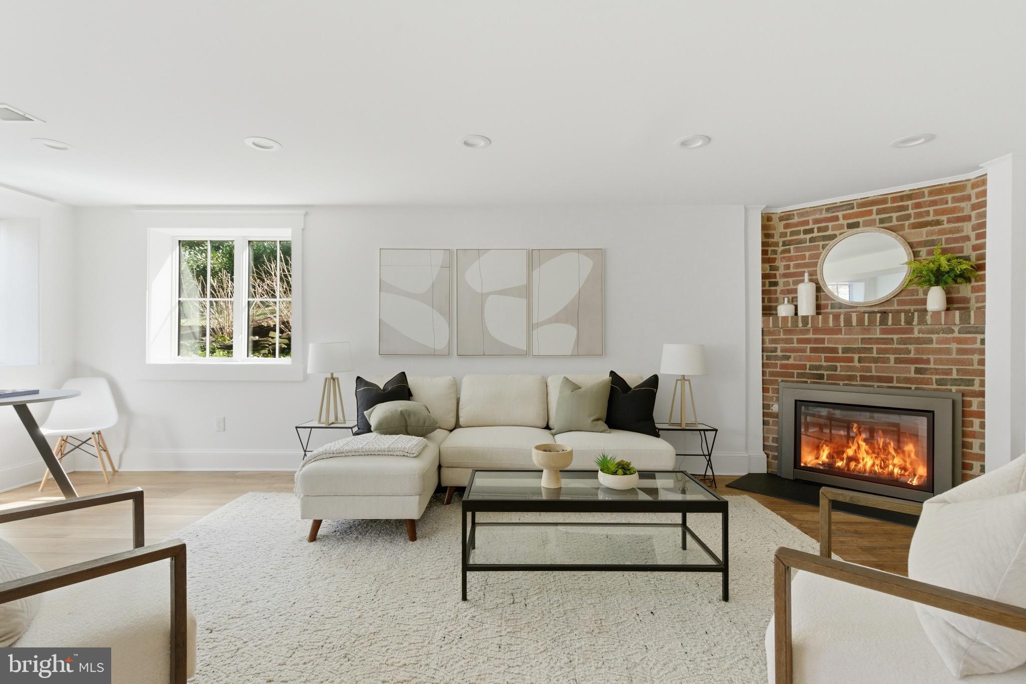 WILLIAMSBURG VILLAGE - Residential