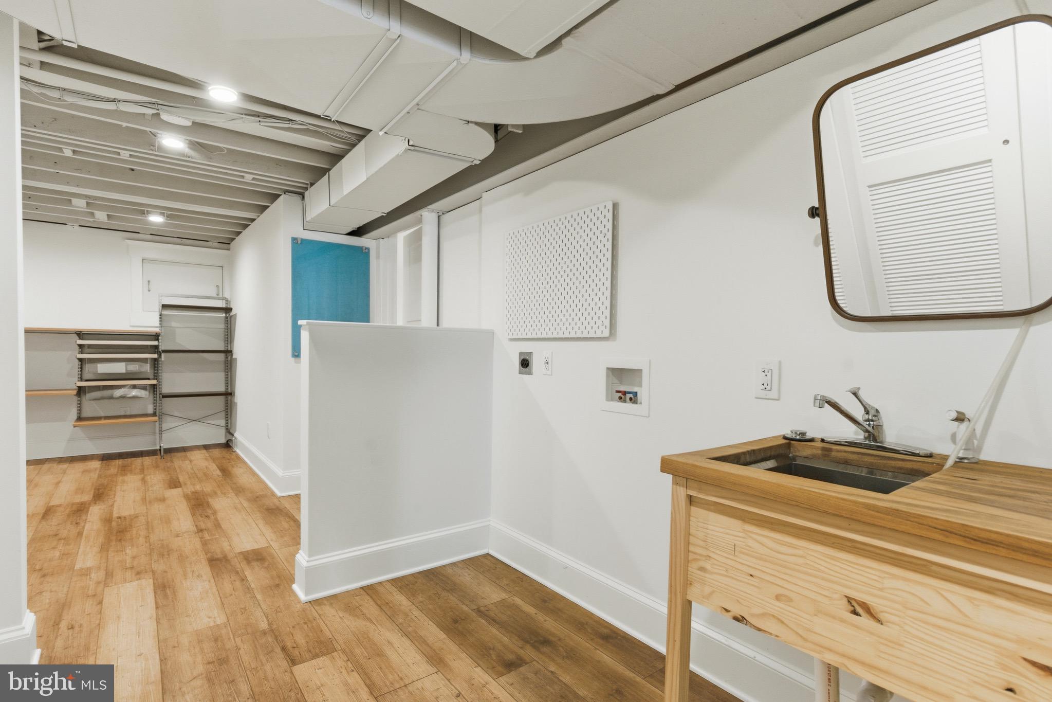 WILLIAMSBURG VILLAGE - Residential