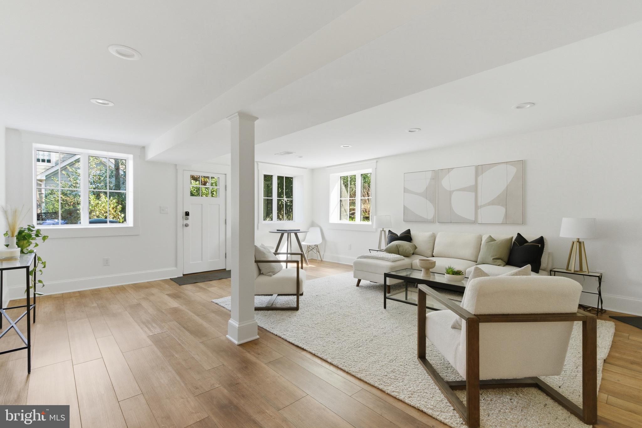 WILLIAMSBURG VILLAGE - Residential