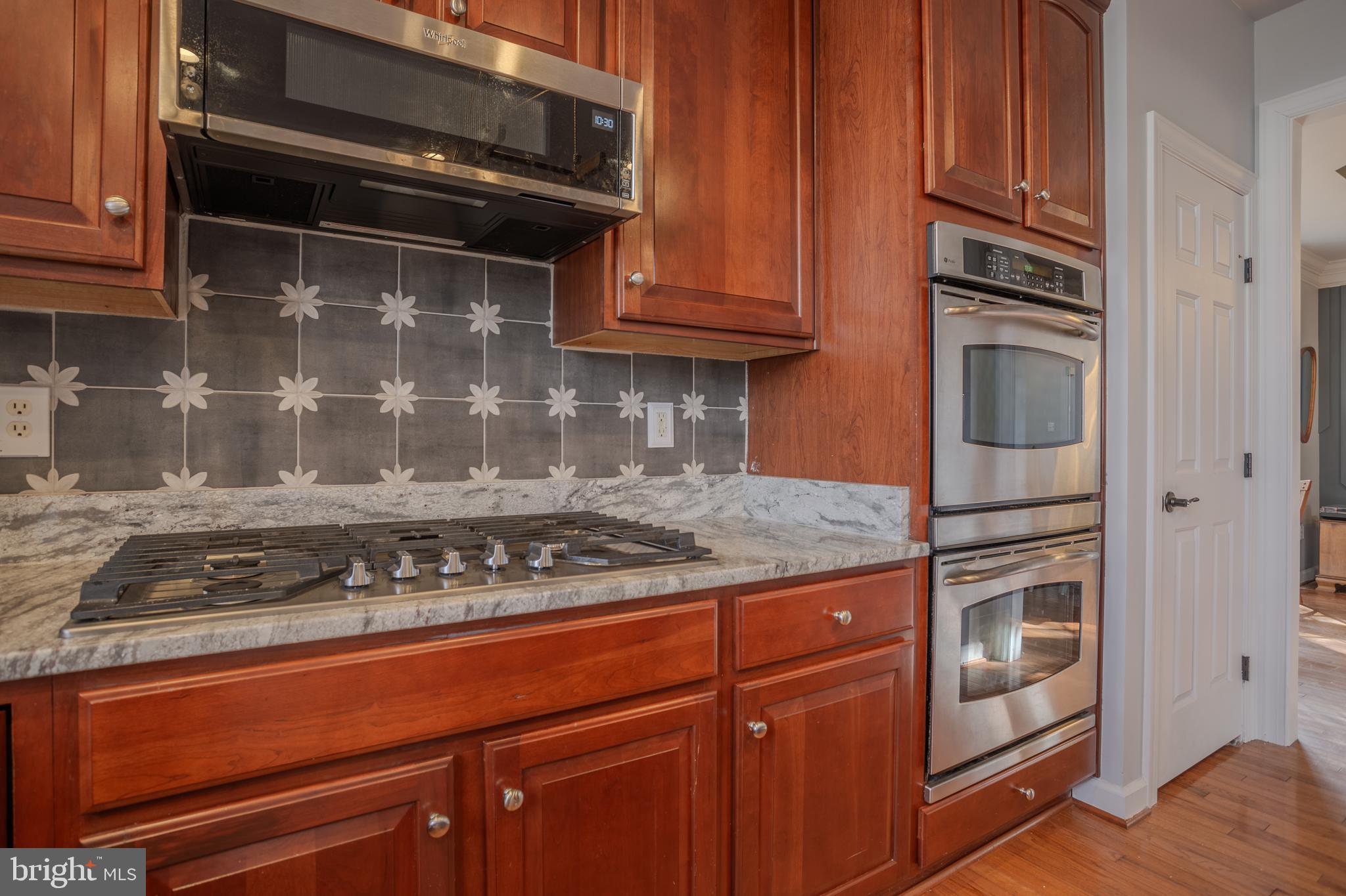 THE VILLAGE OF WASHINGTON TRAIL - Residential