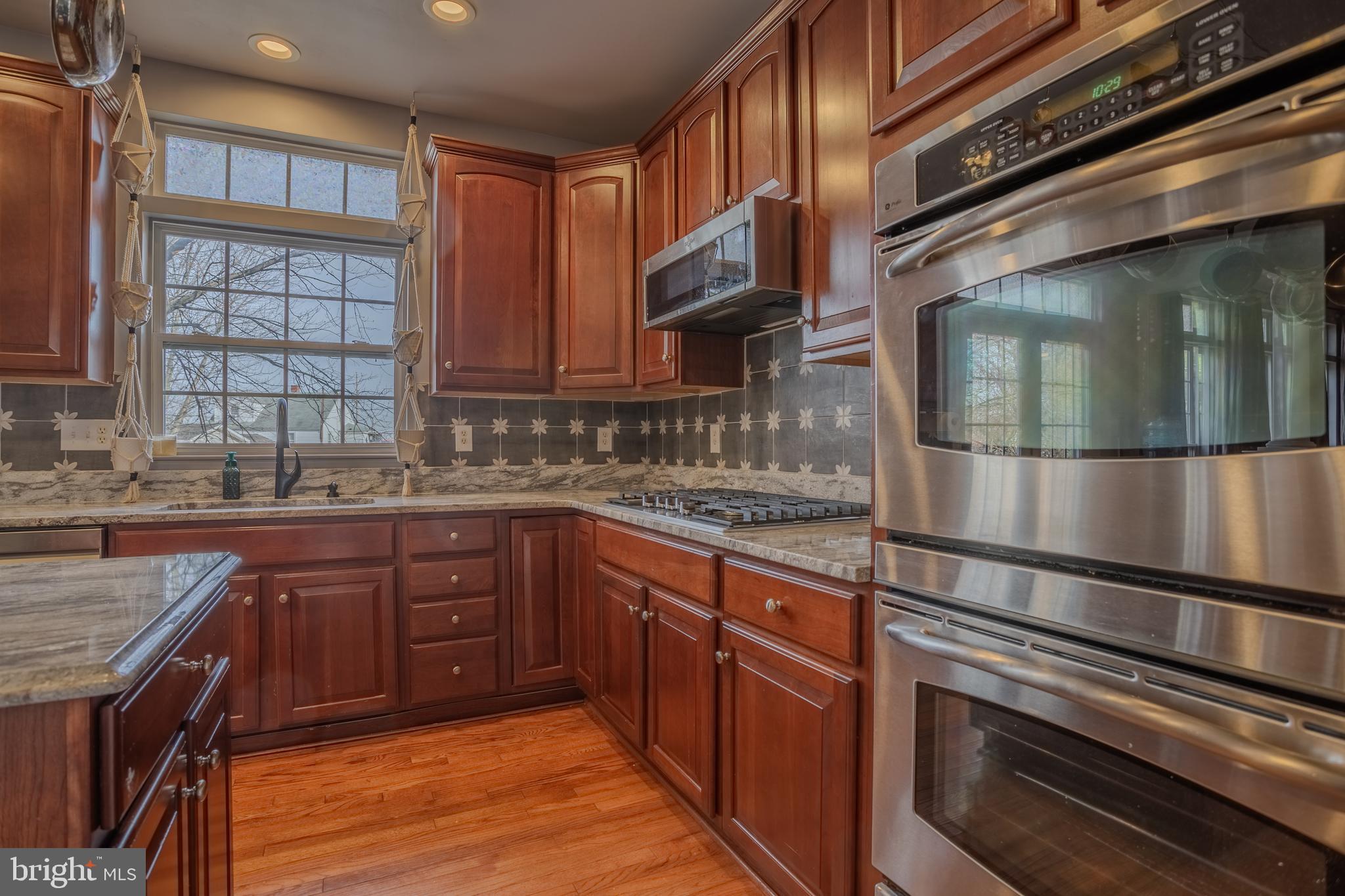 THE VILLAGE OF WASHINGTON TRAIL - Residential