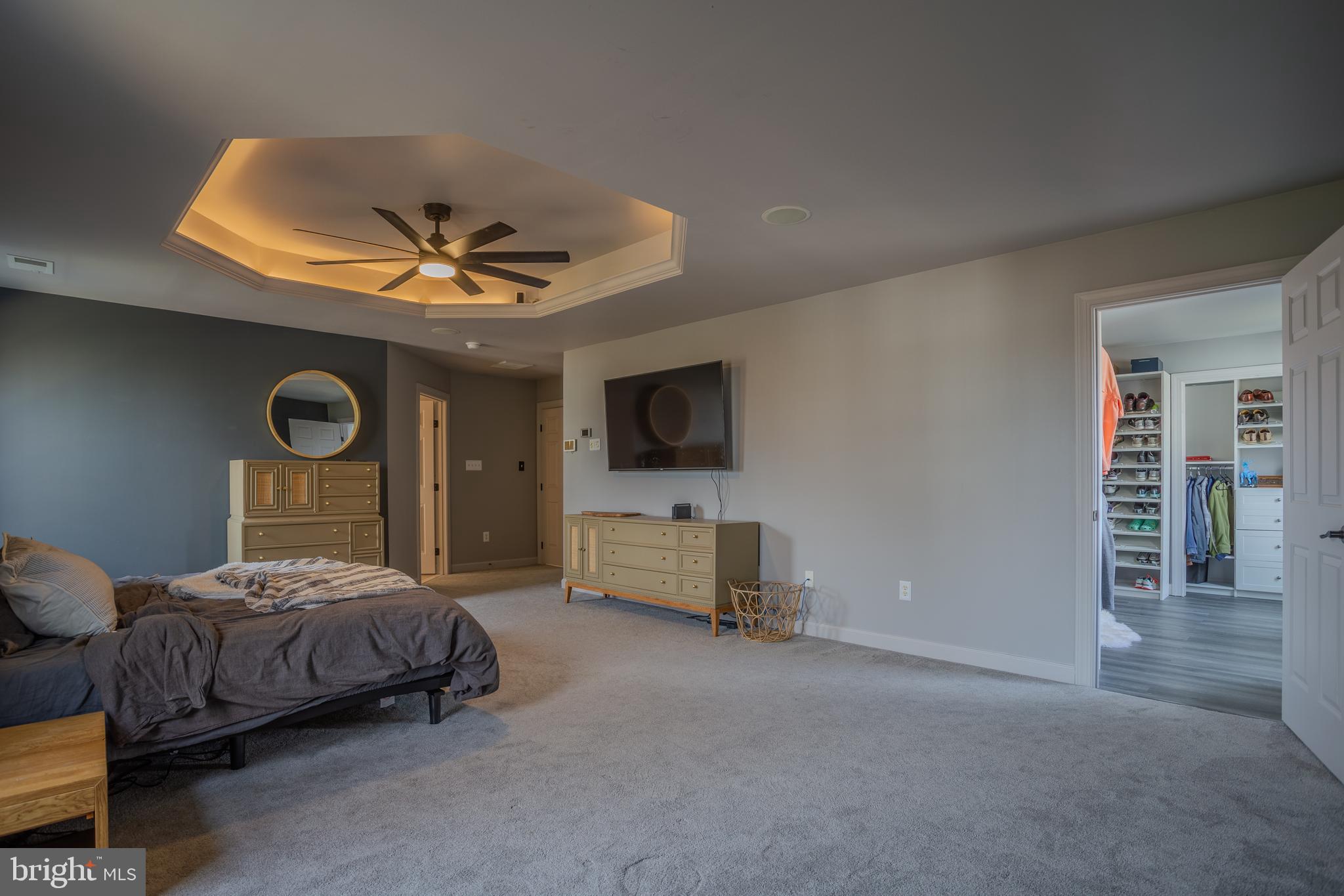 THE VILLAGE OF WASHINGTON TRAIL - Residential