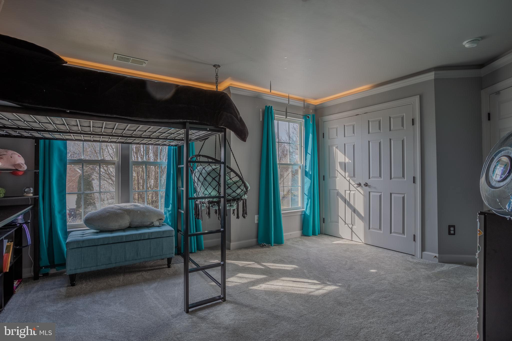 THE VILLAGE OF WASHINGTON TRAIL - Residential