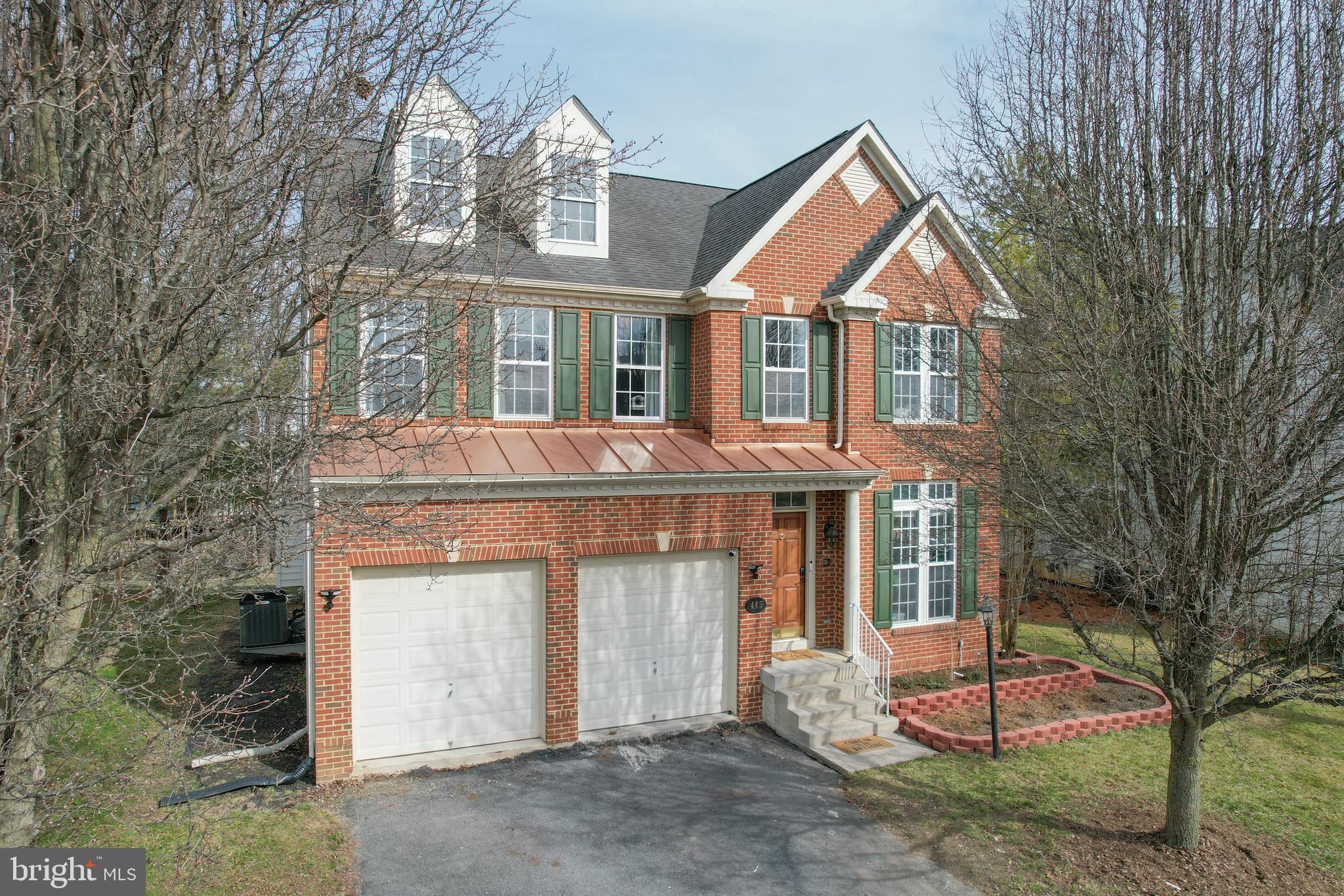 THE VILLAGE OF WASHINGTON TRAIL - Residential