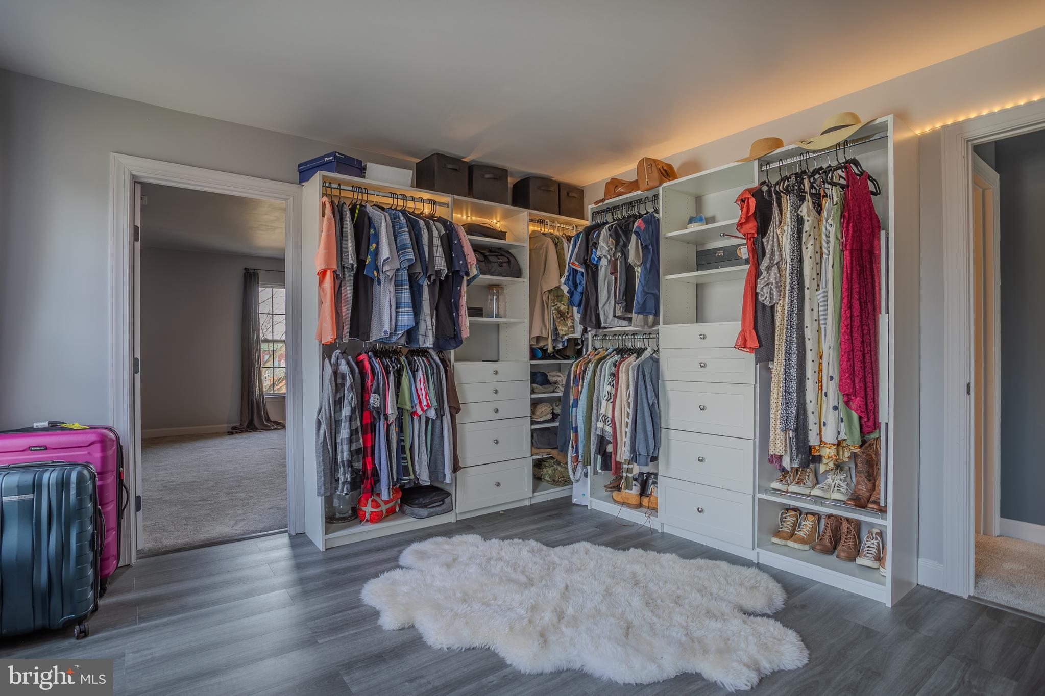 THE VILLAGE OF WASHINGTON TRAIL - Residential