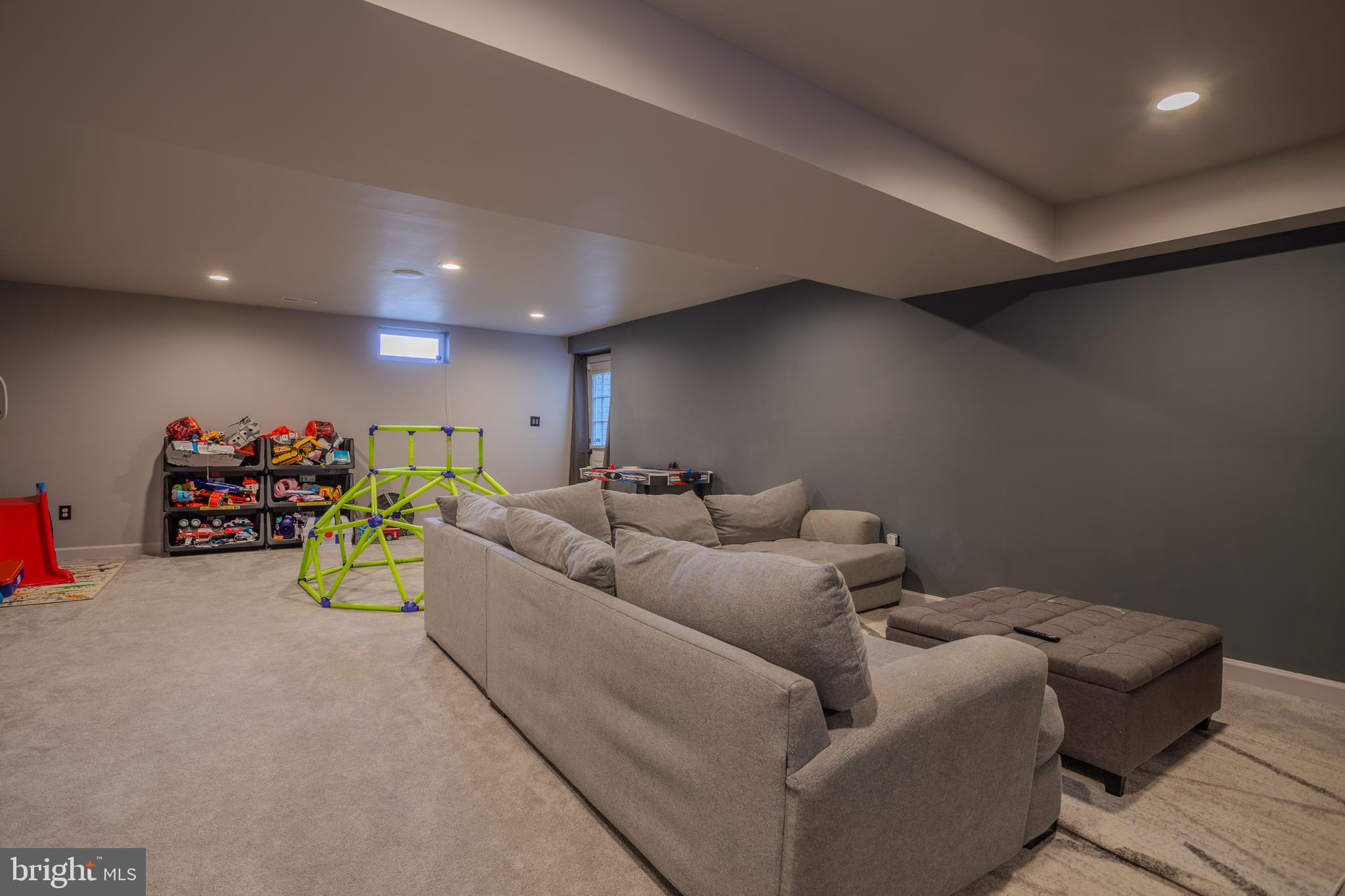 THE VILLAGE OF WASHINGTON TRAIL - Residential