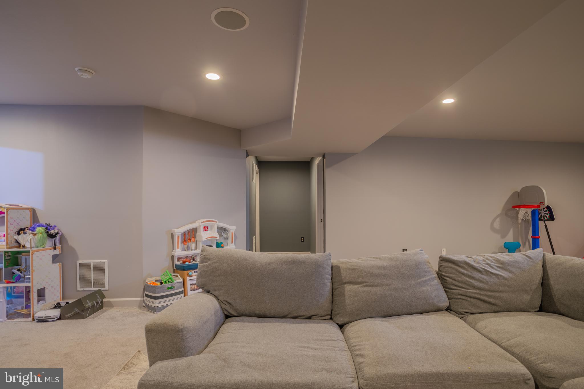 THE VILLAGE OF WASHINGTON TRAIL - Residential