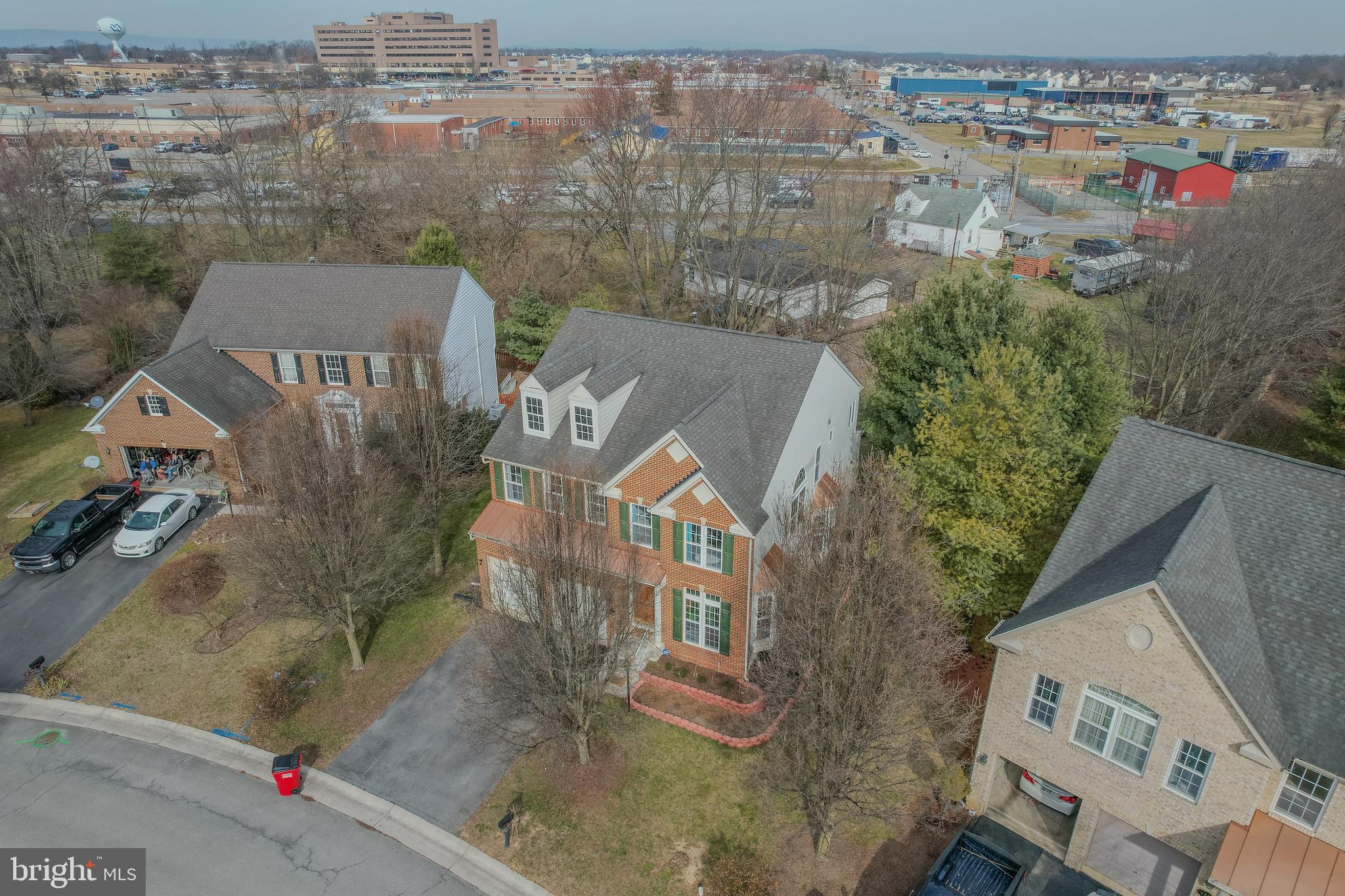 THE VILLAGE OF WASHINGTON TRAIL - Residential