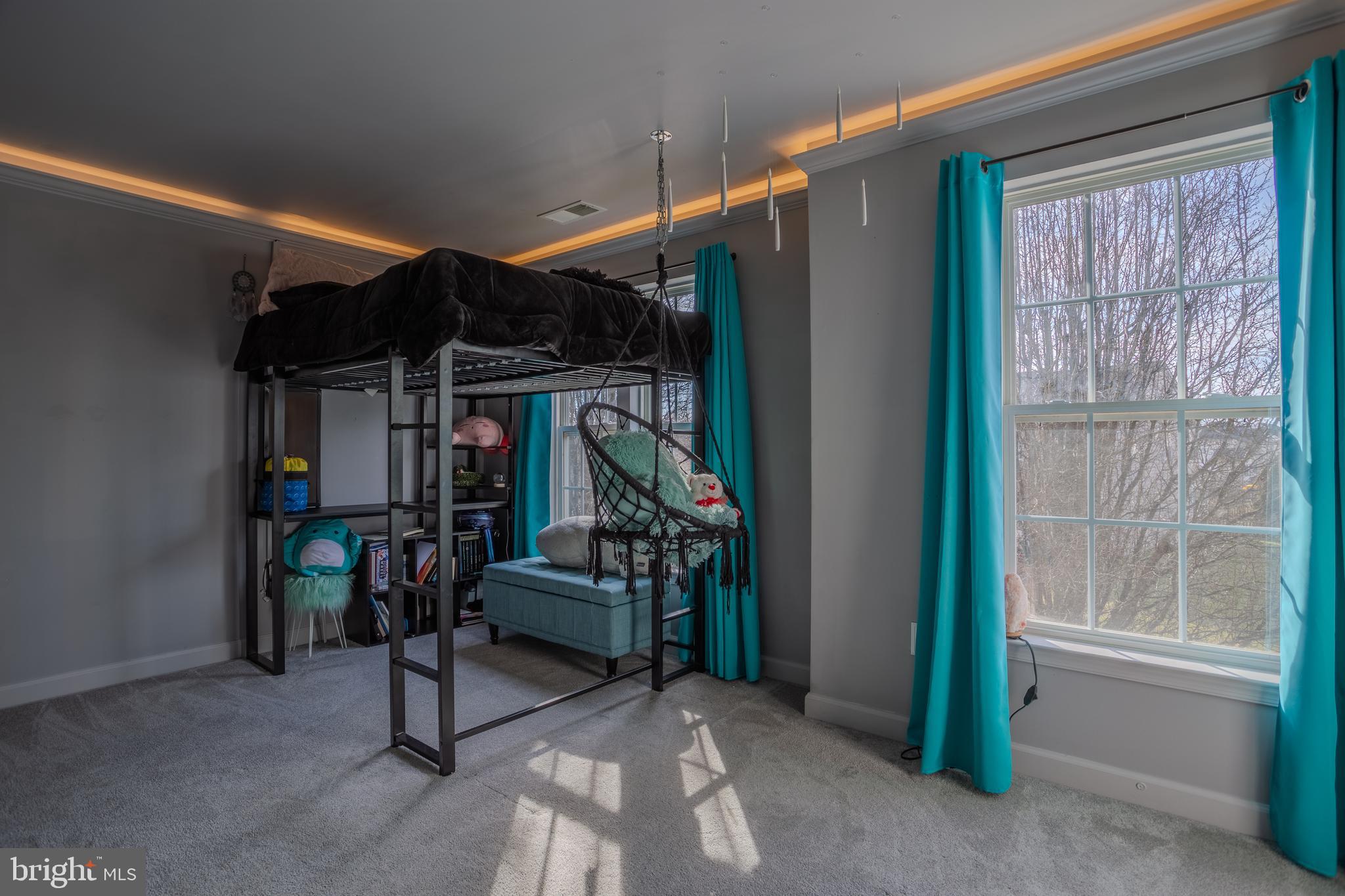 THE VILLAGE OF WASHINGTON TRAIL - Residential