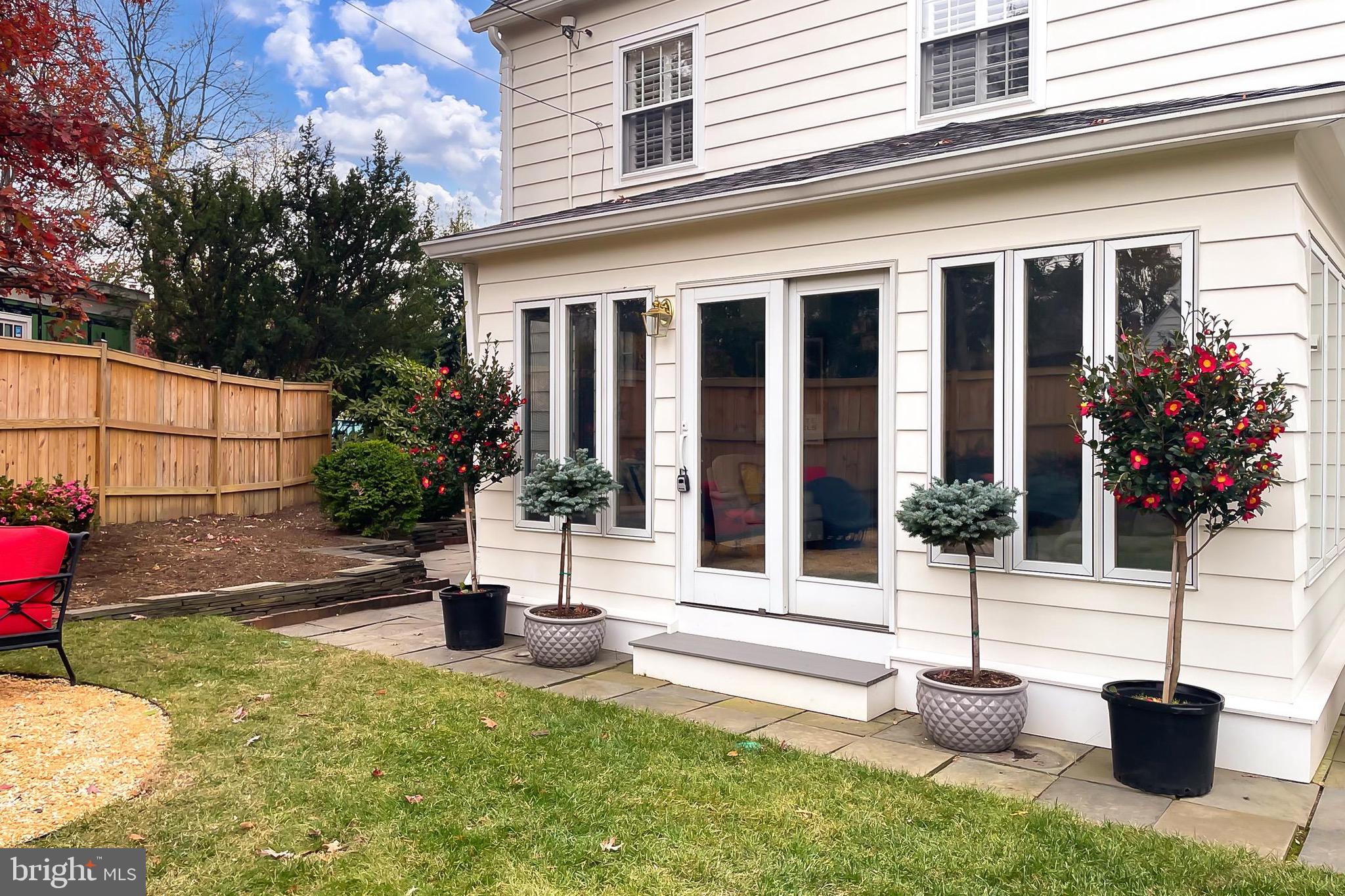 LYON VILLAGE - Residential