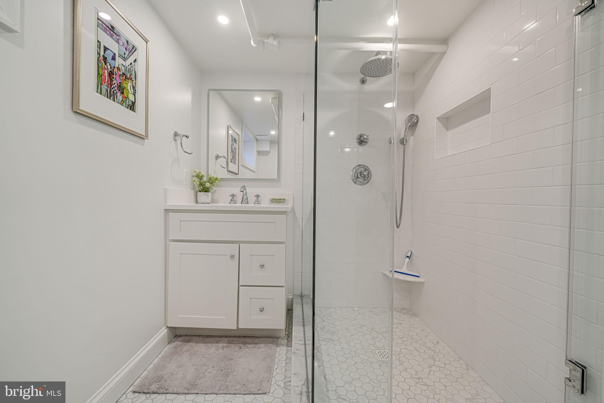 LYON VILLAGE - Residential