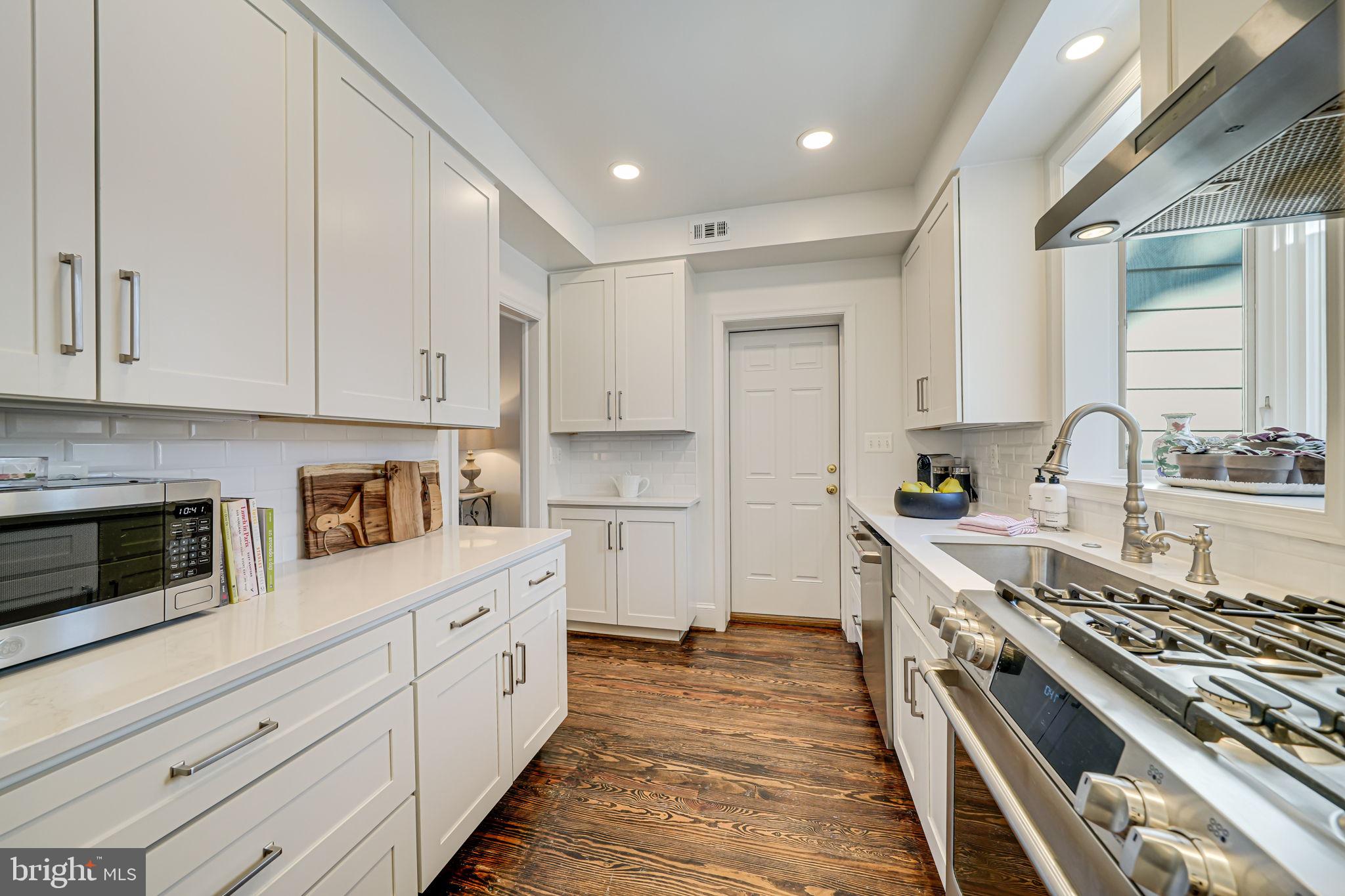 LYON VILLAGE - Residential