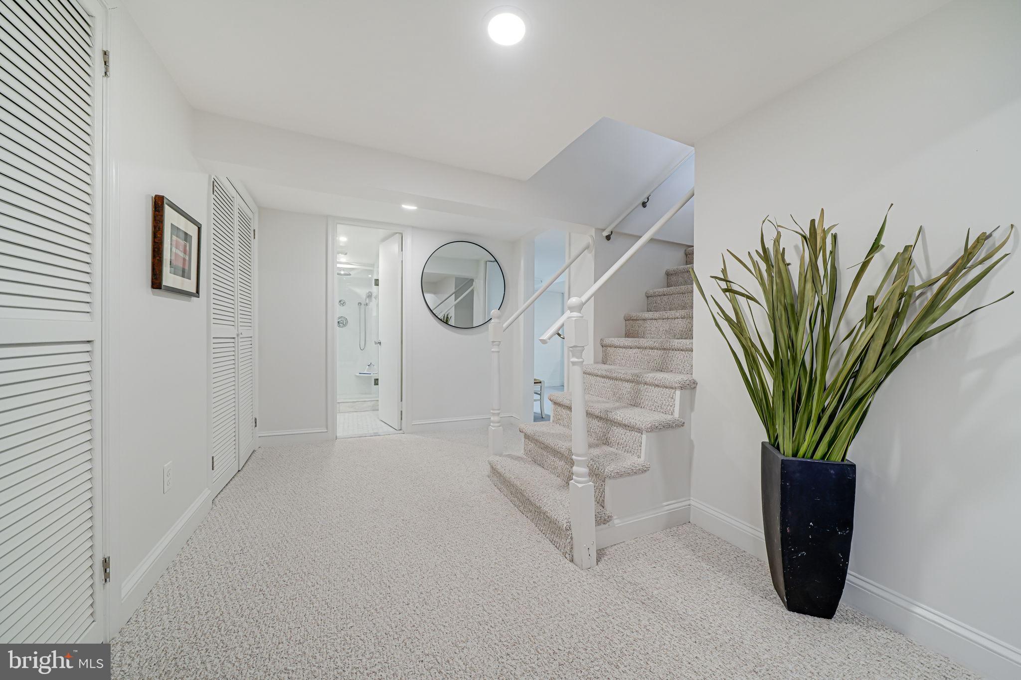 LYON VILLAGE - Residential