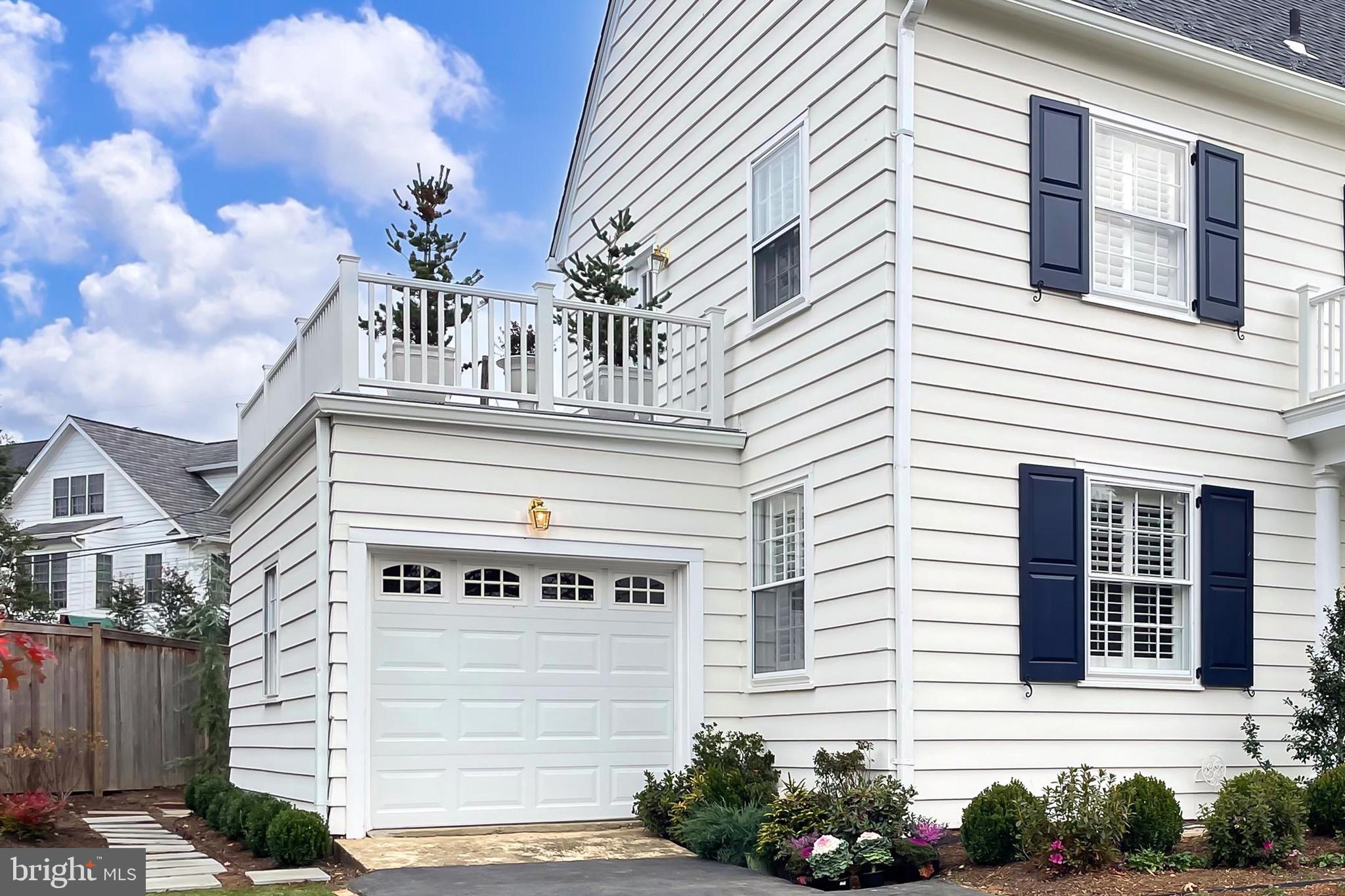 LYON VILLAGE - Residential