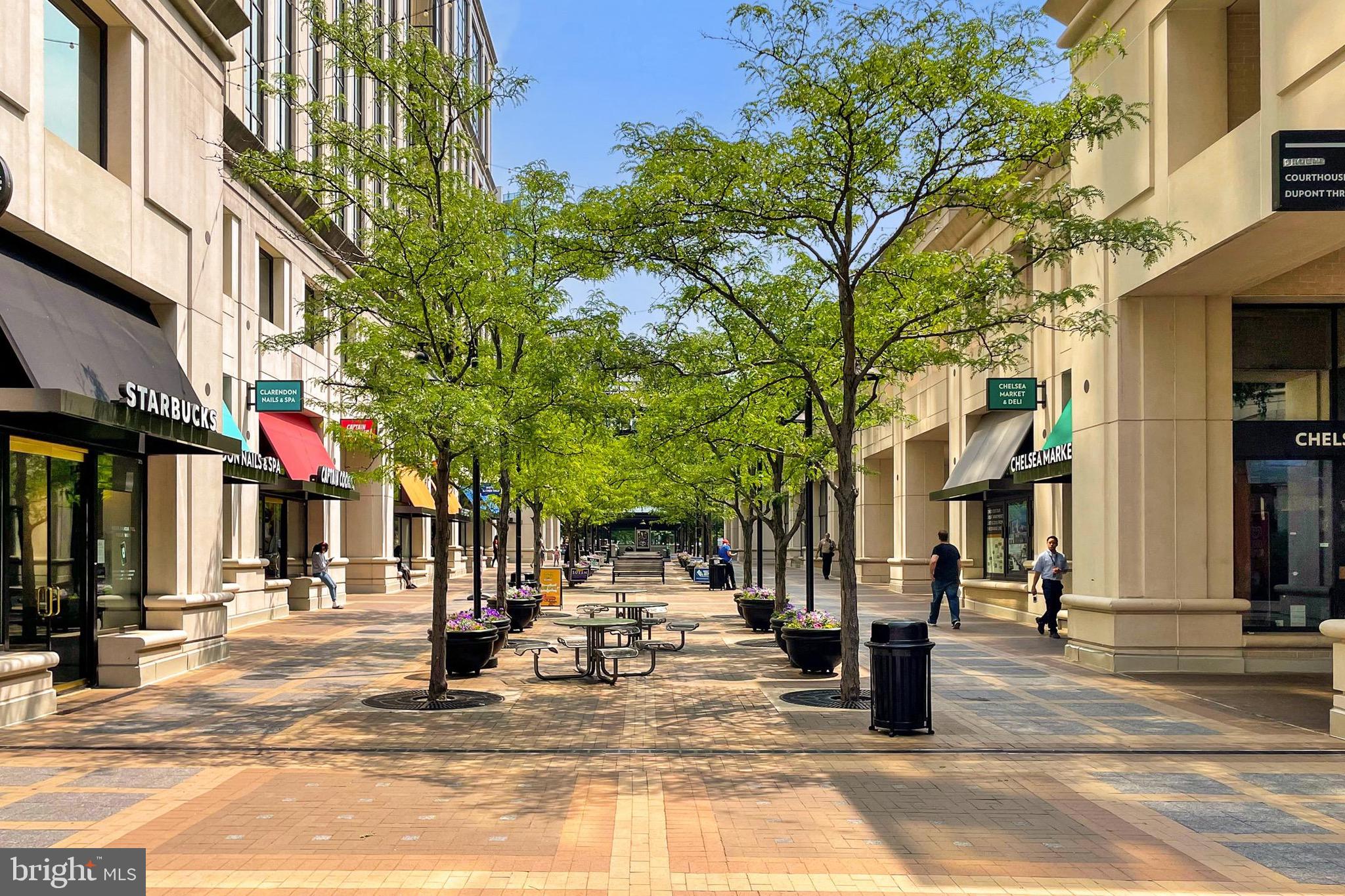 LYON VILLAGE - Residential