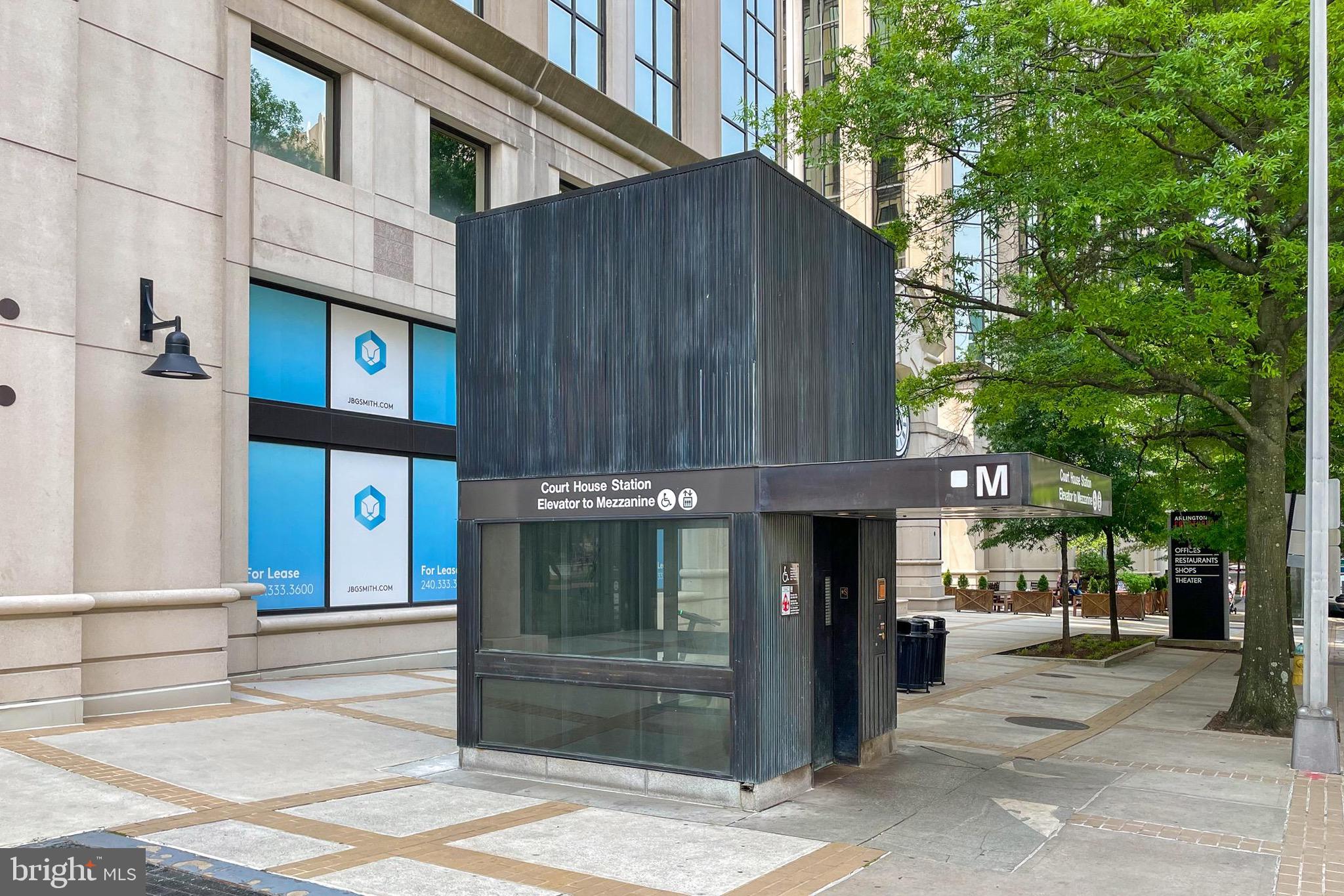 LYON VILLAGE - Residential