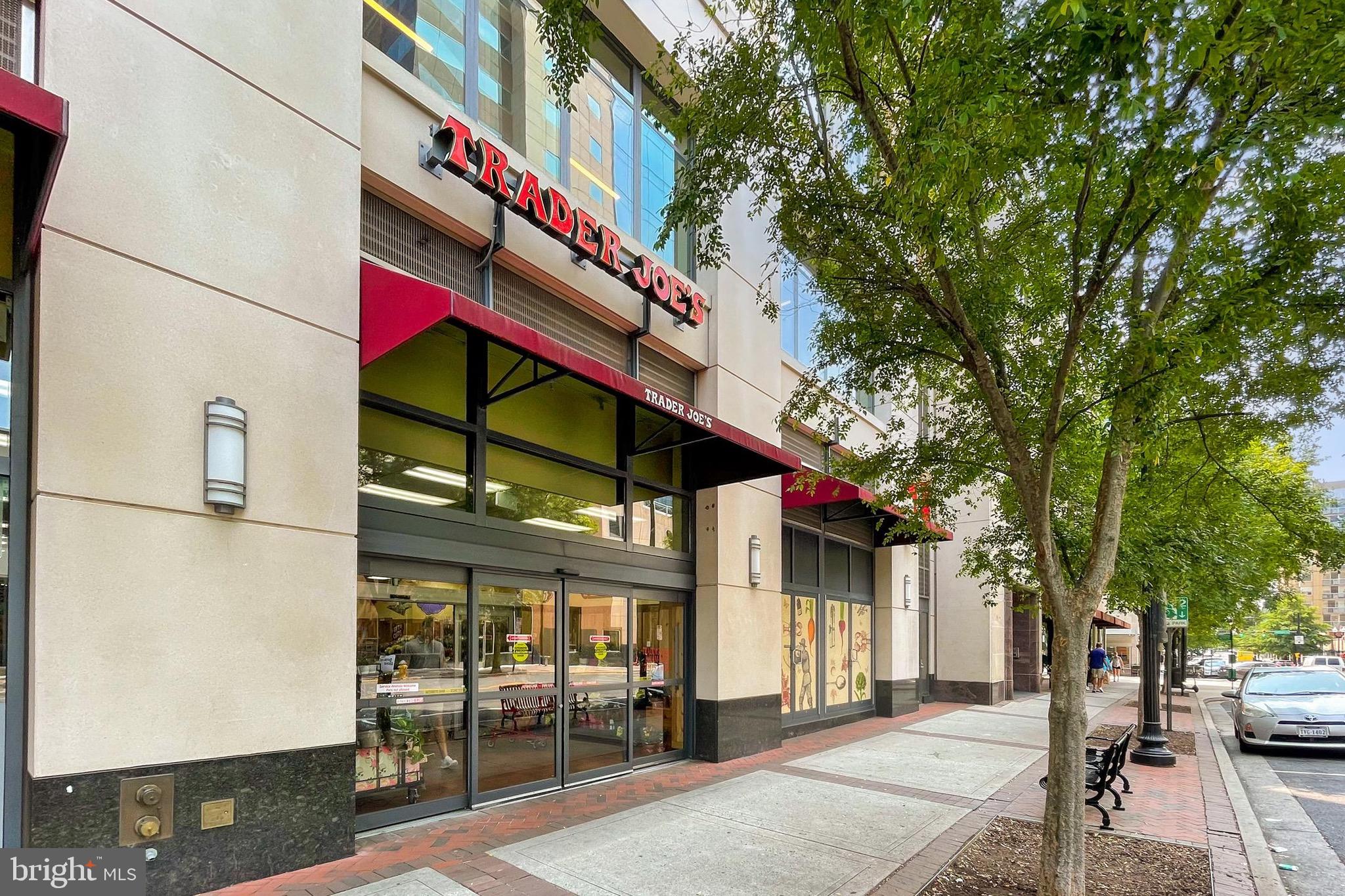 LYON VILLAGE - Residential