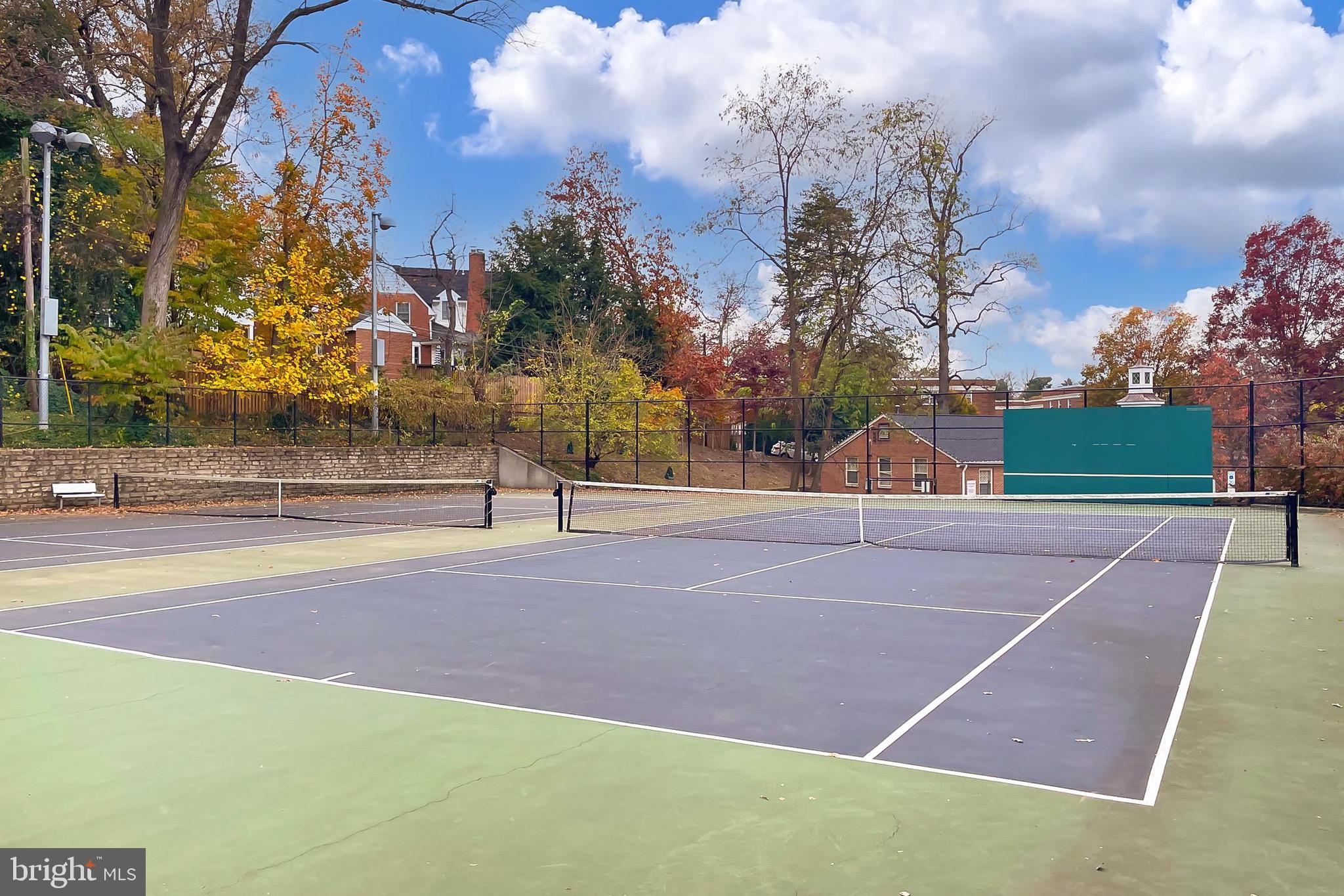 LYON VILLAGE - Residential