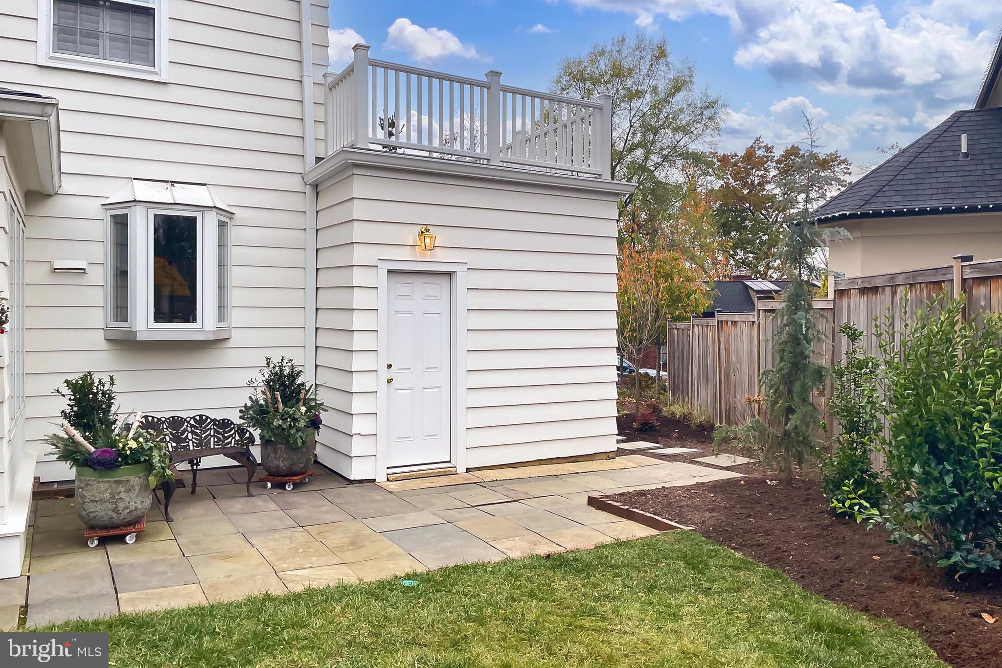 LYON VILLAGE - Residential