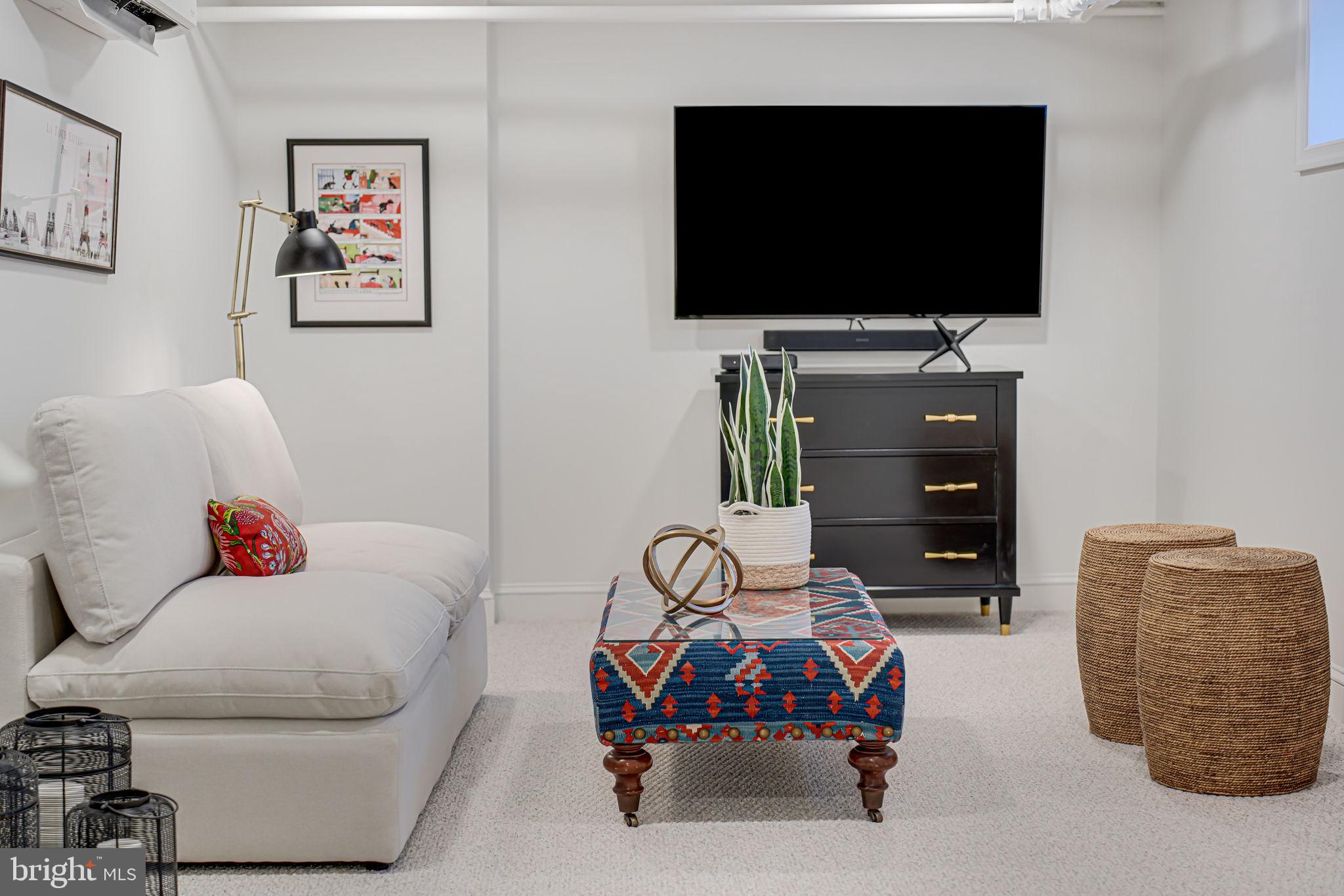 LYON VILLAGE - Residential