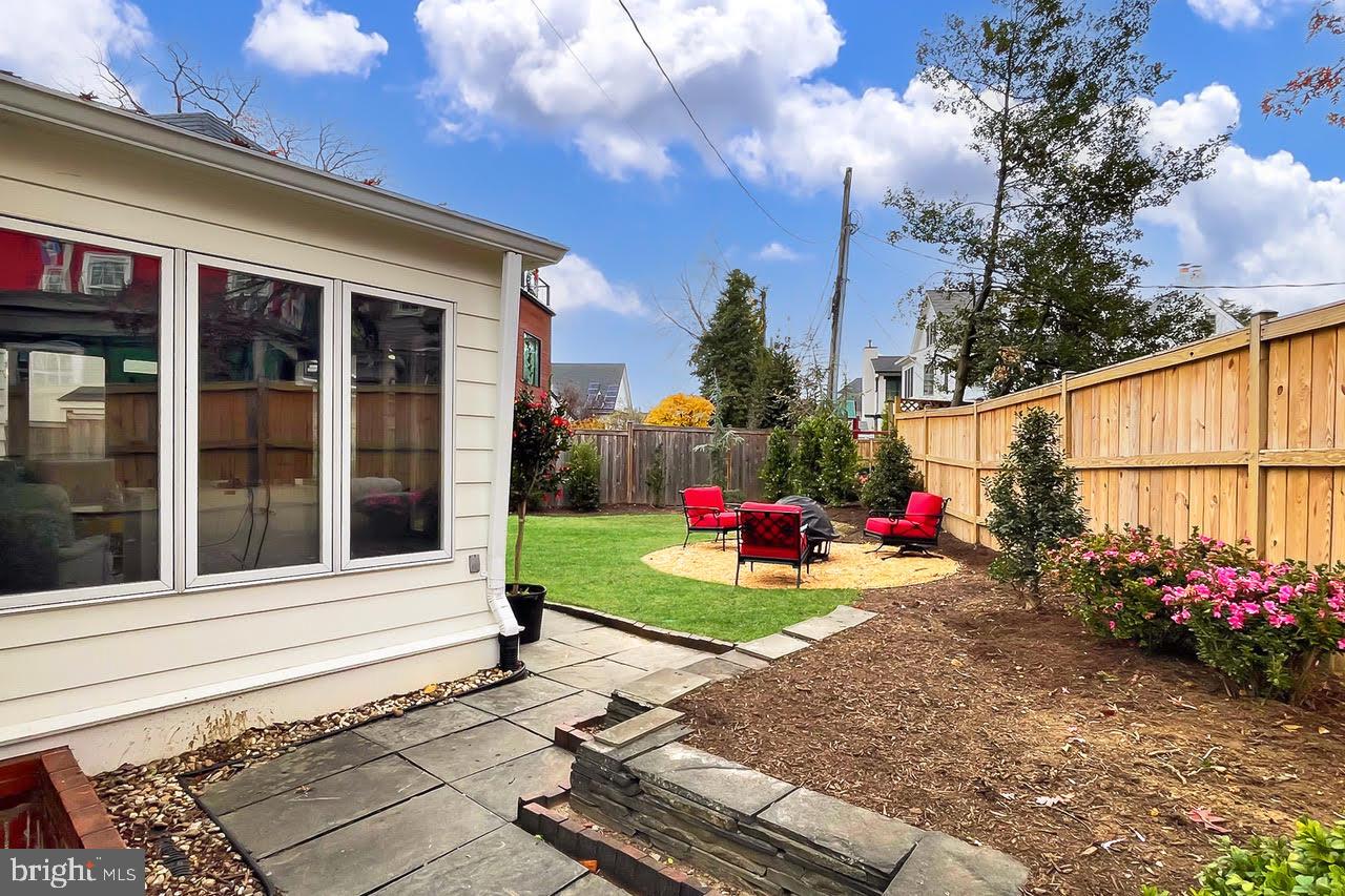 LYON VILLAGE - Residential