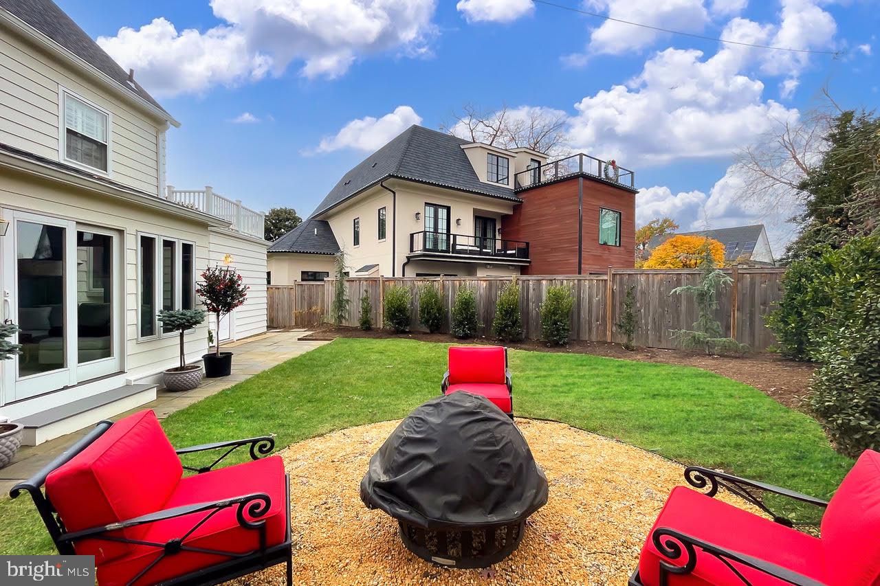 LYON VILLAGE - Residential