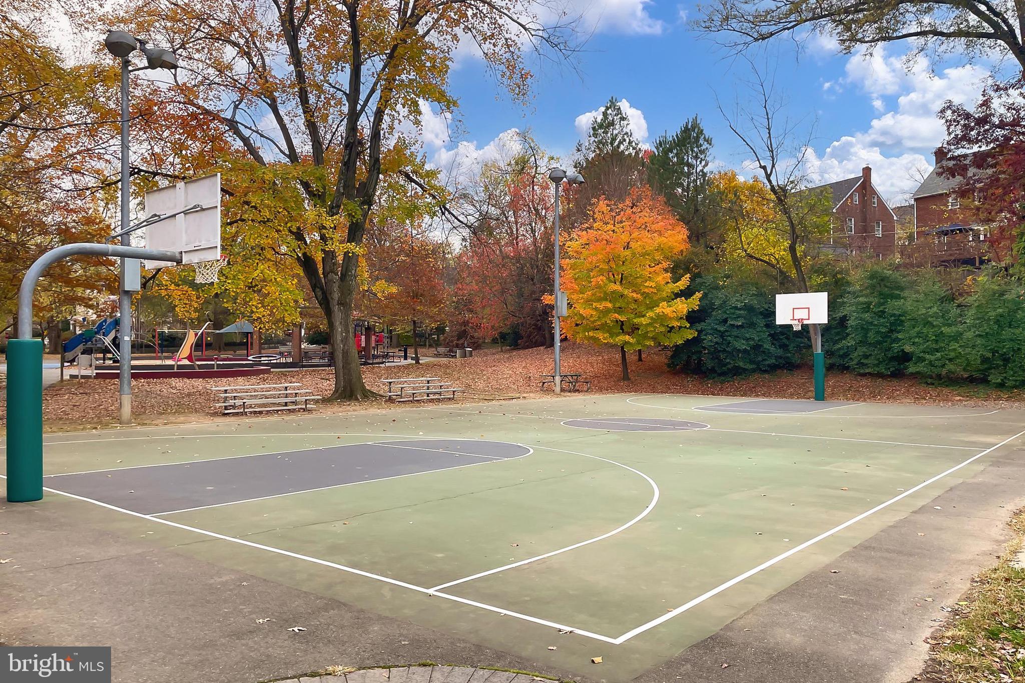 LYON VILLAGE - Residential