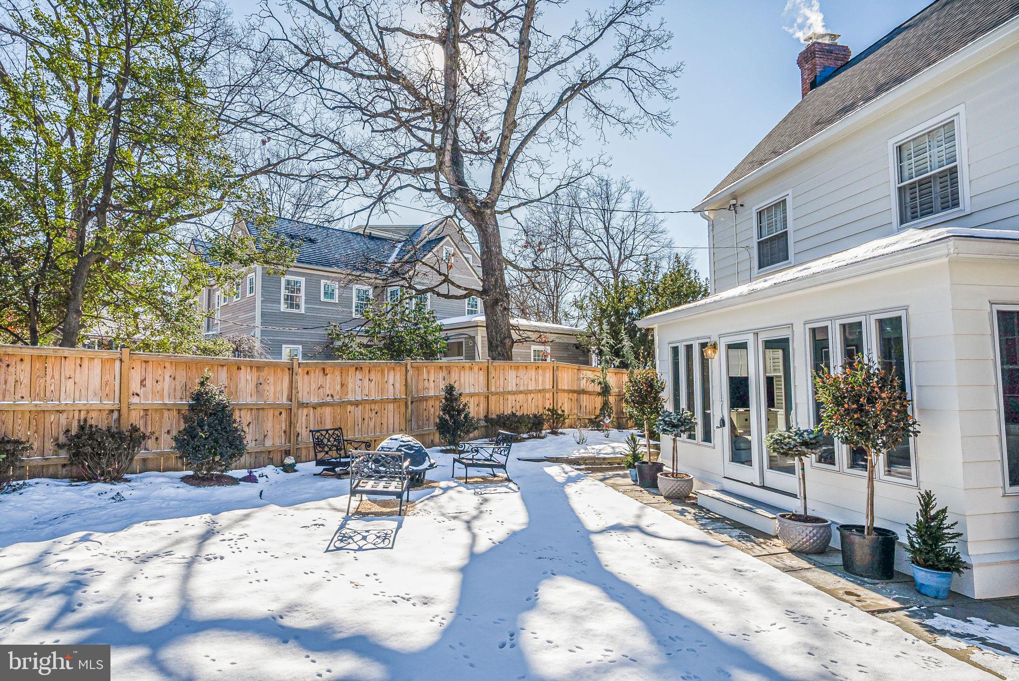 LYON VILLAGE - Residential