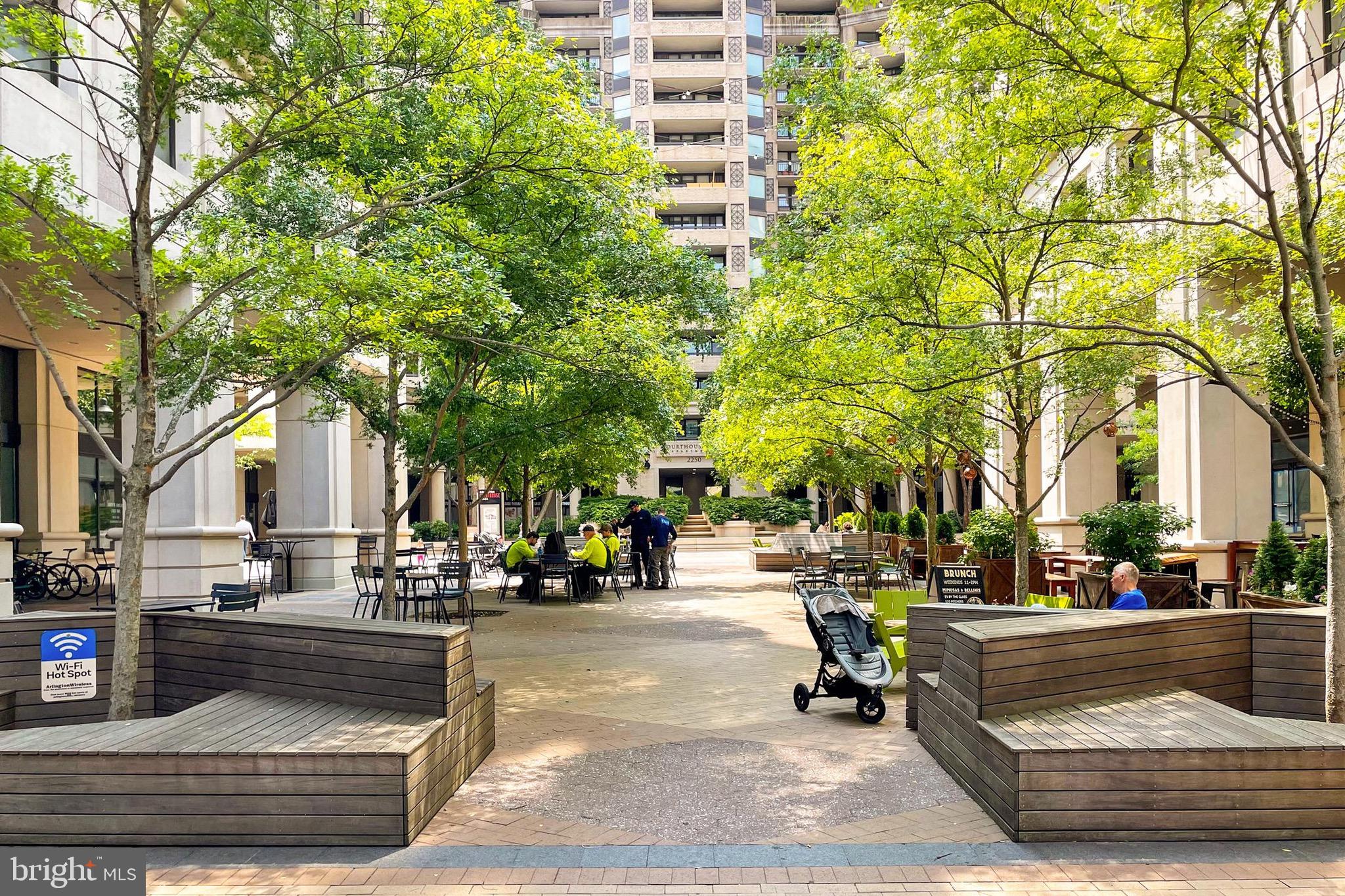 LYON VILLAGE - Residential