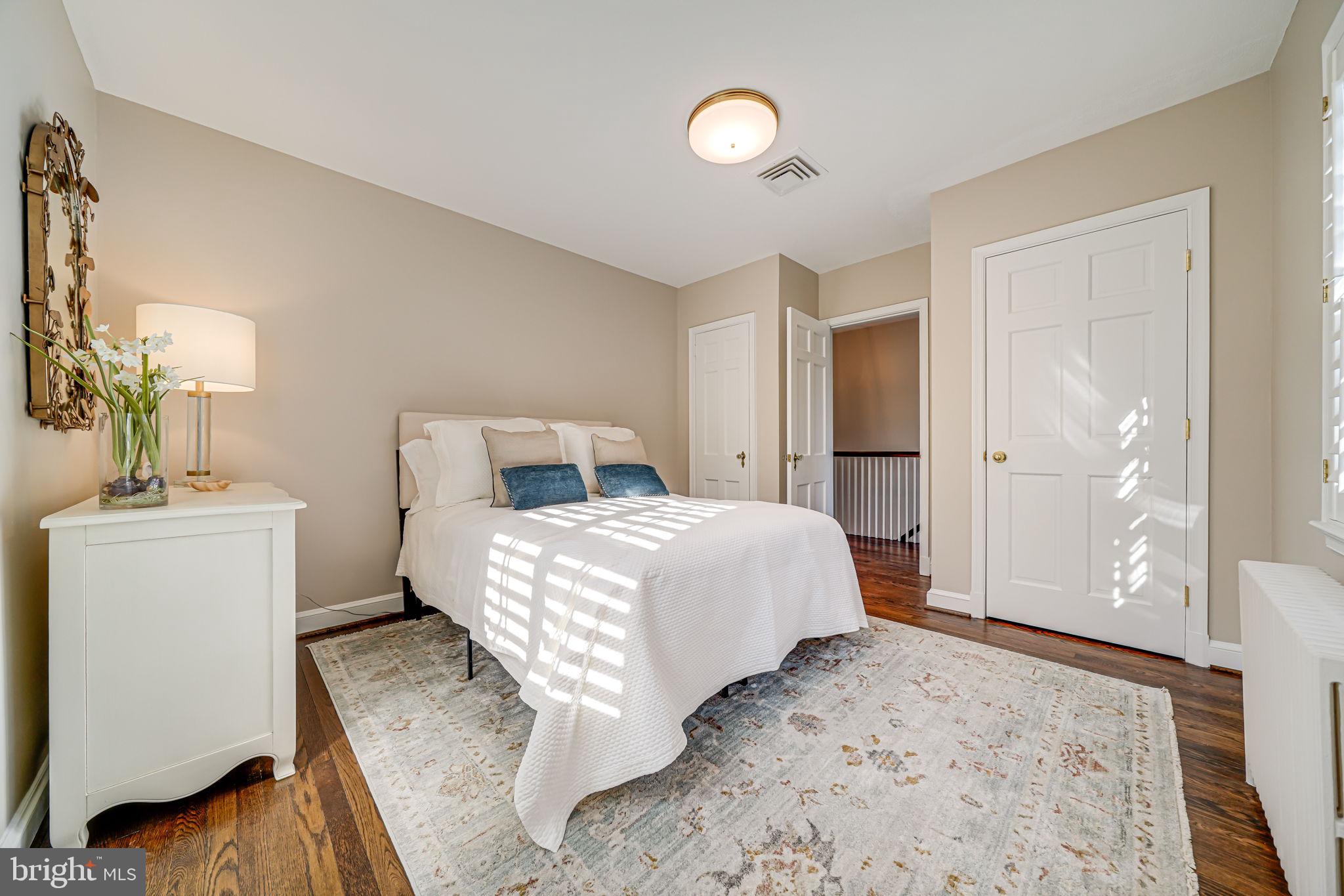 LYON VILLAGE - Residential