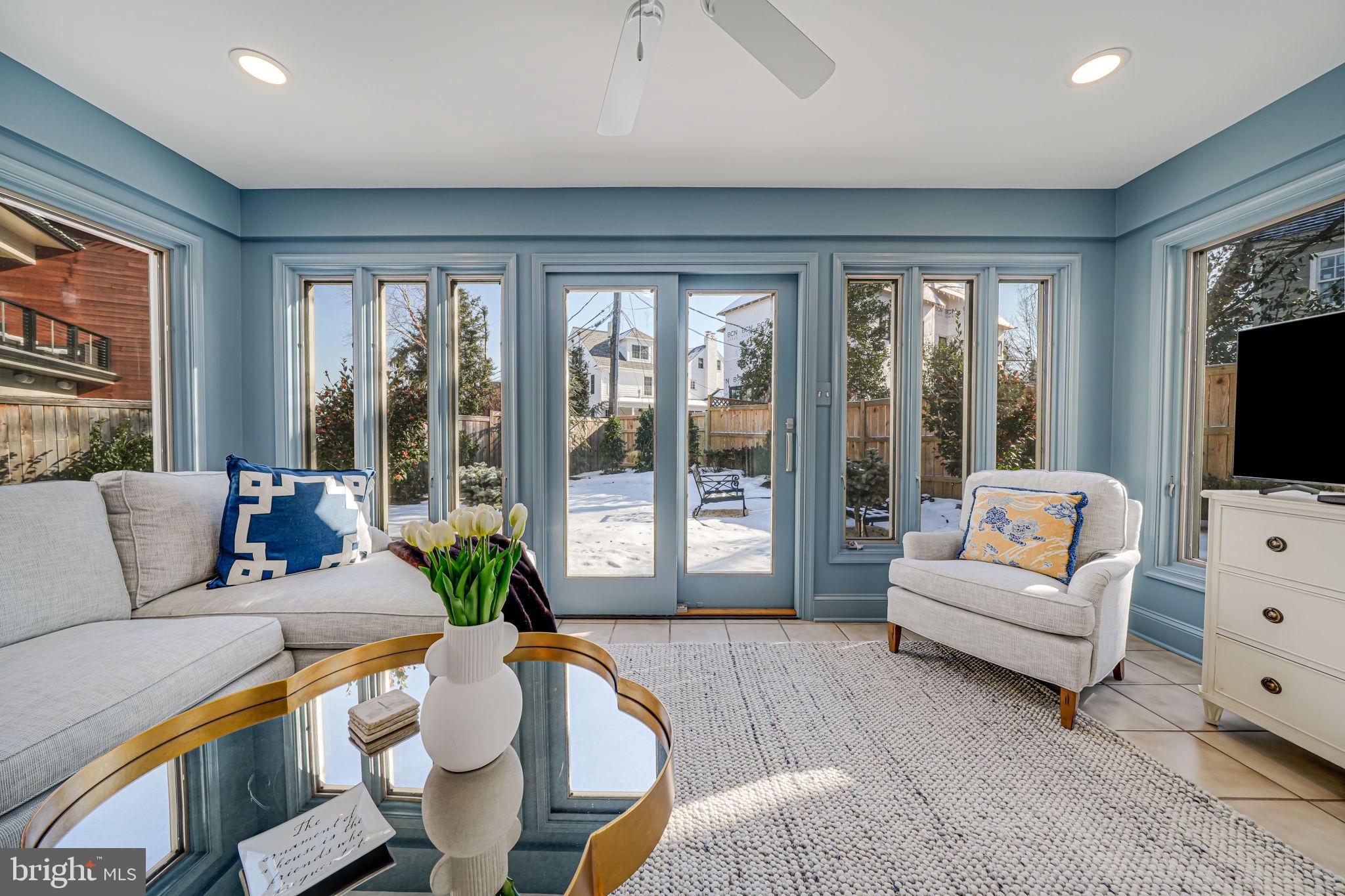 LYON VILLAGE - Residential