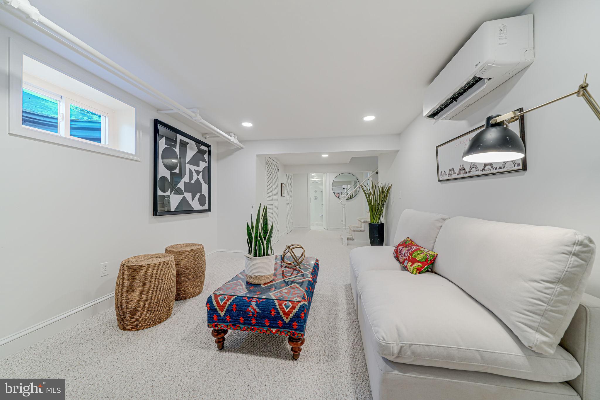 LYON VILLAGE - Residential