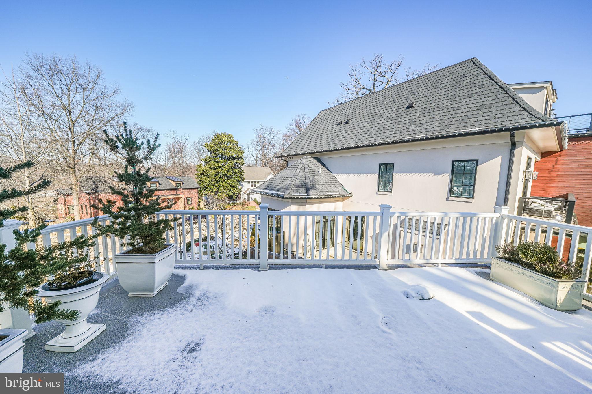 LYON VILLAGE - Residential