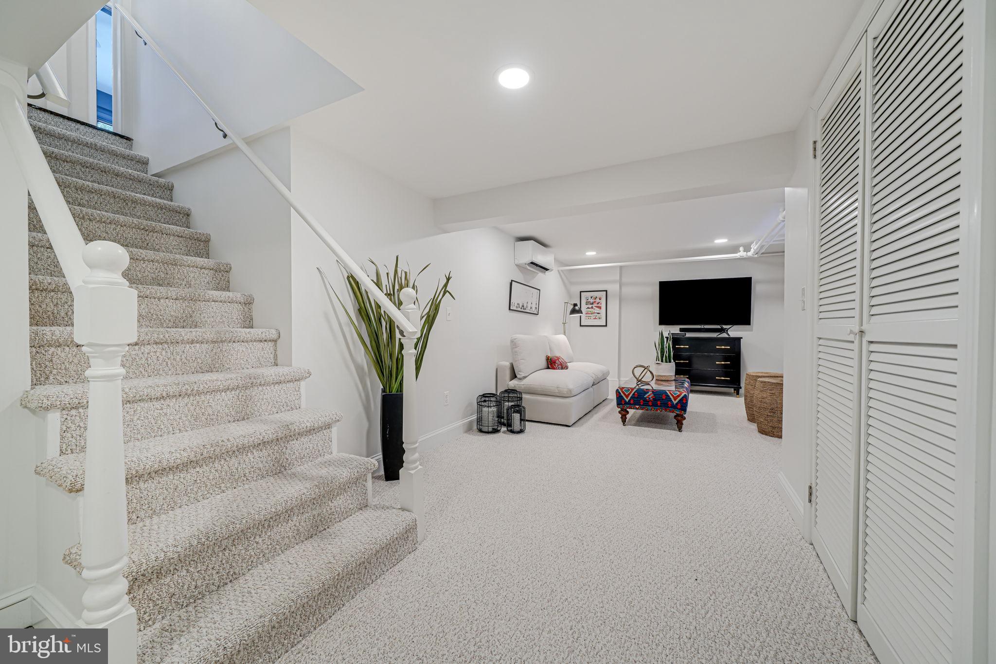 LYON VILLAGE - Residential