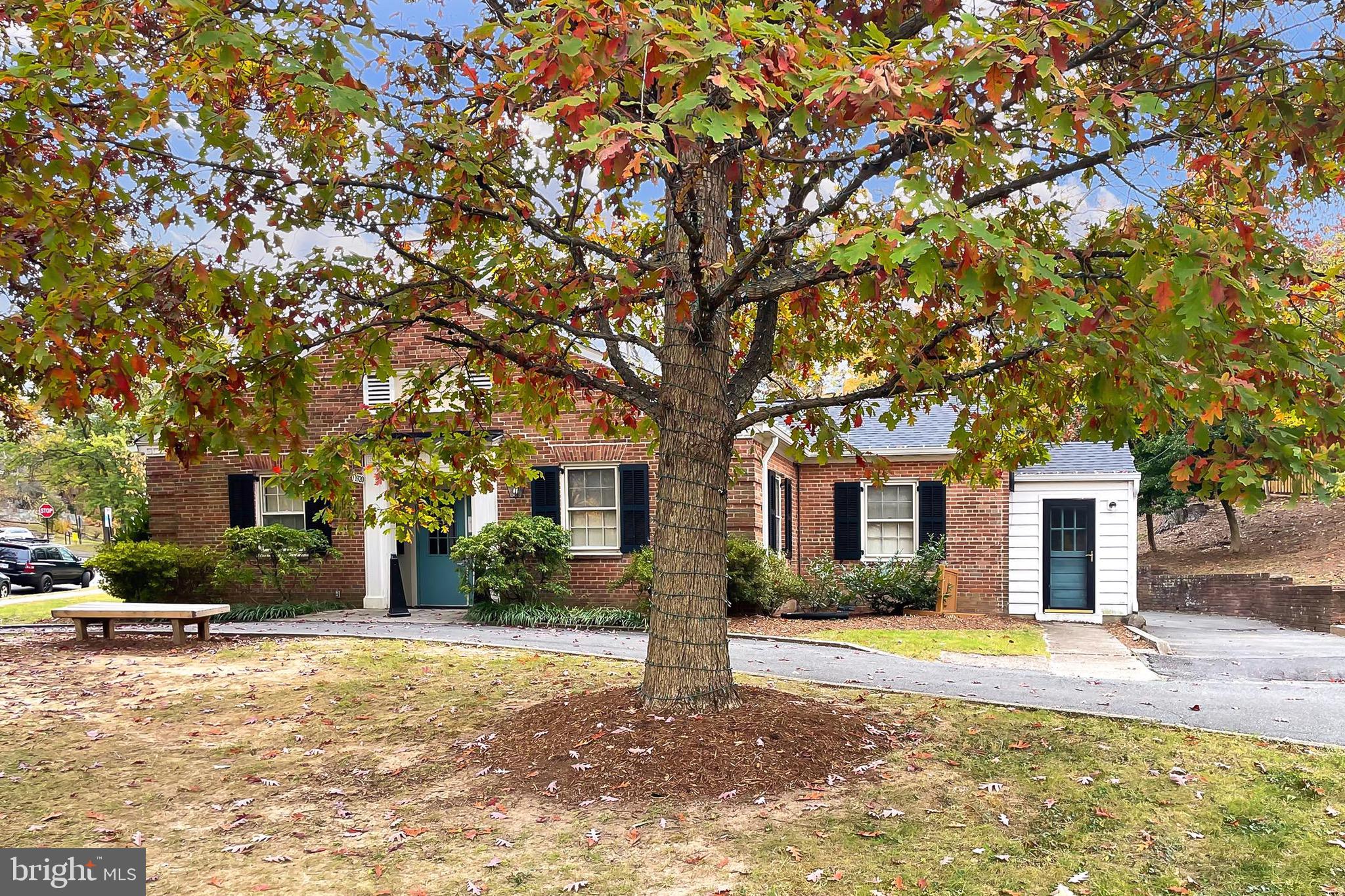 LYON VILLAGE - Residential