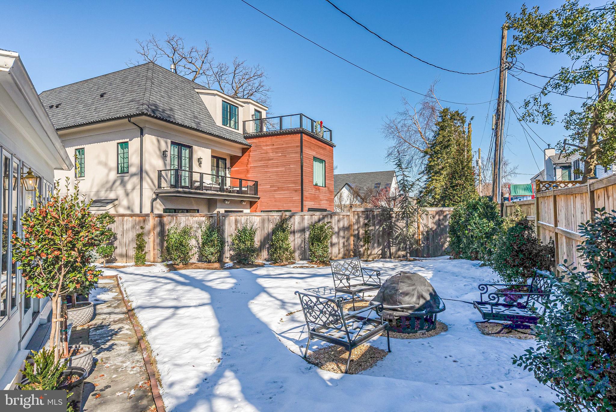 LYON VILLAGE - Residential