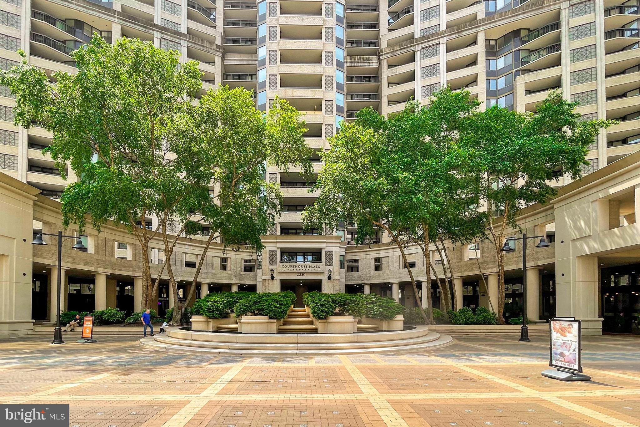 LYON VILLAGE - Residential