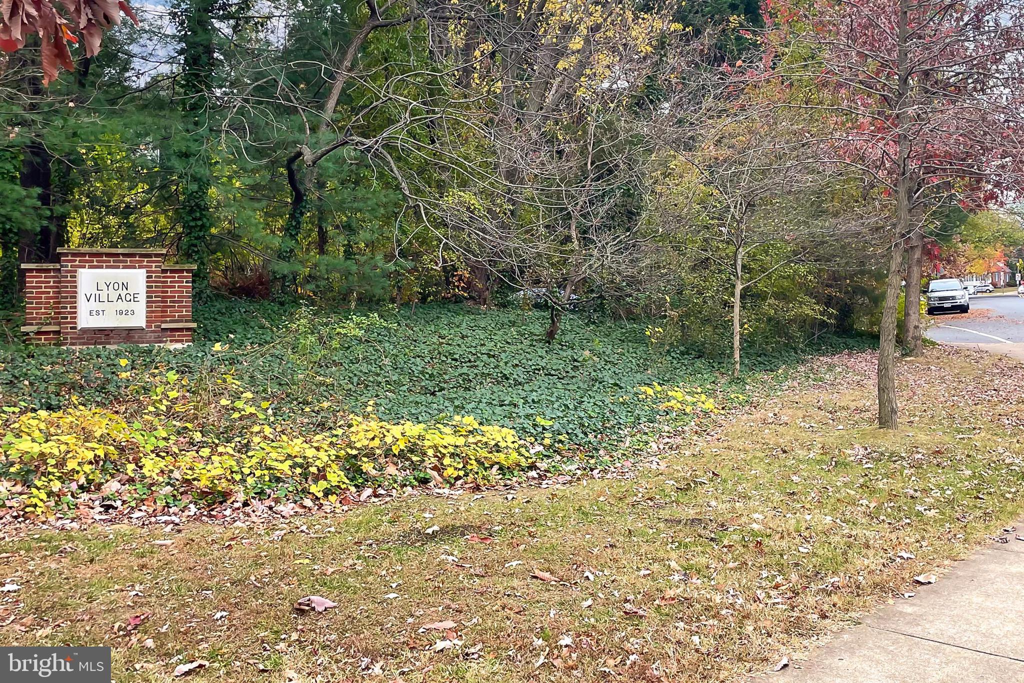 LYON VILLAGE - Residential